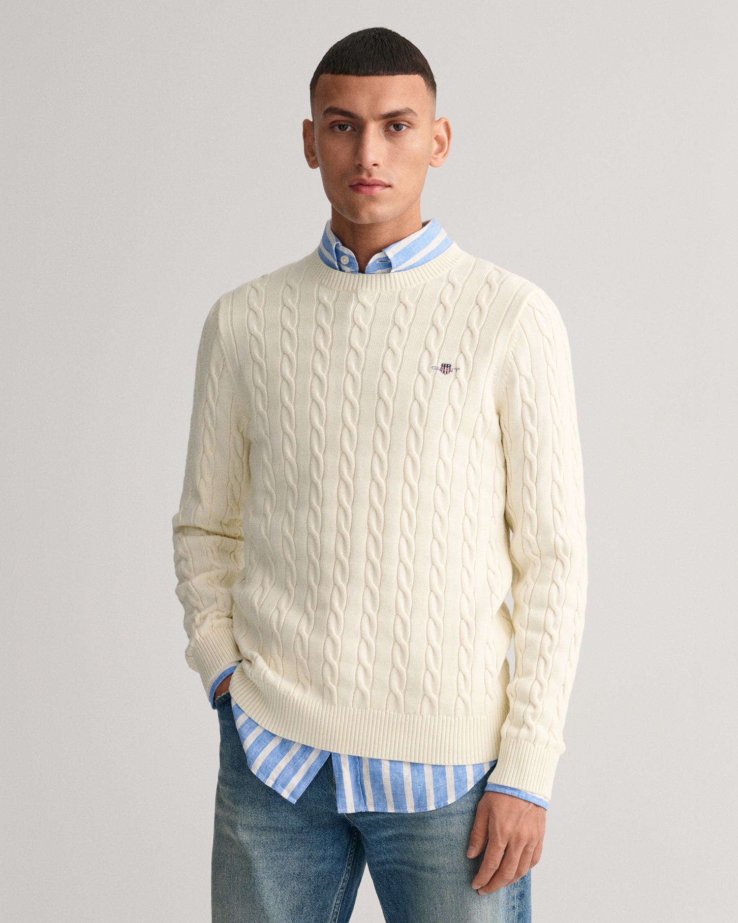 Gant Strickpullover "COTTON CABLE C-NECK", mit Wappen-Logostickerei auf der Brust