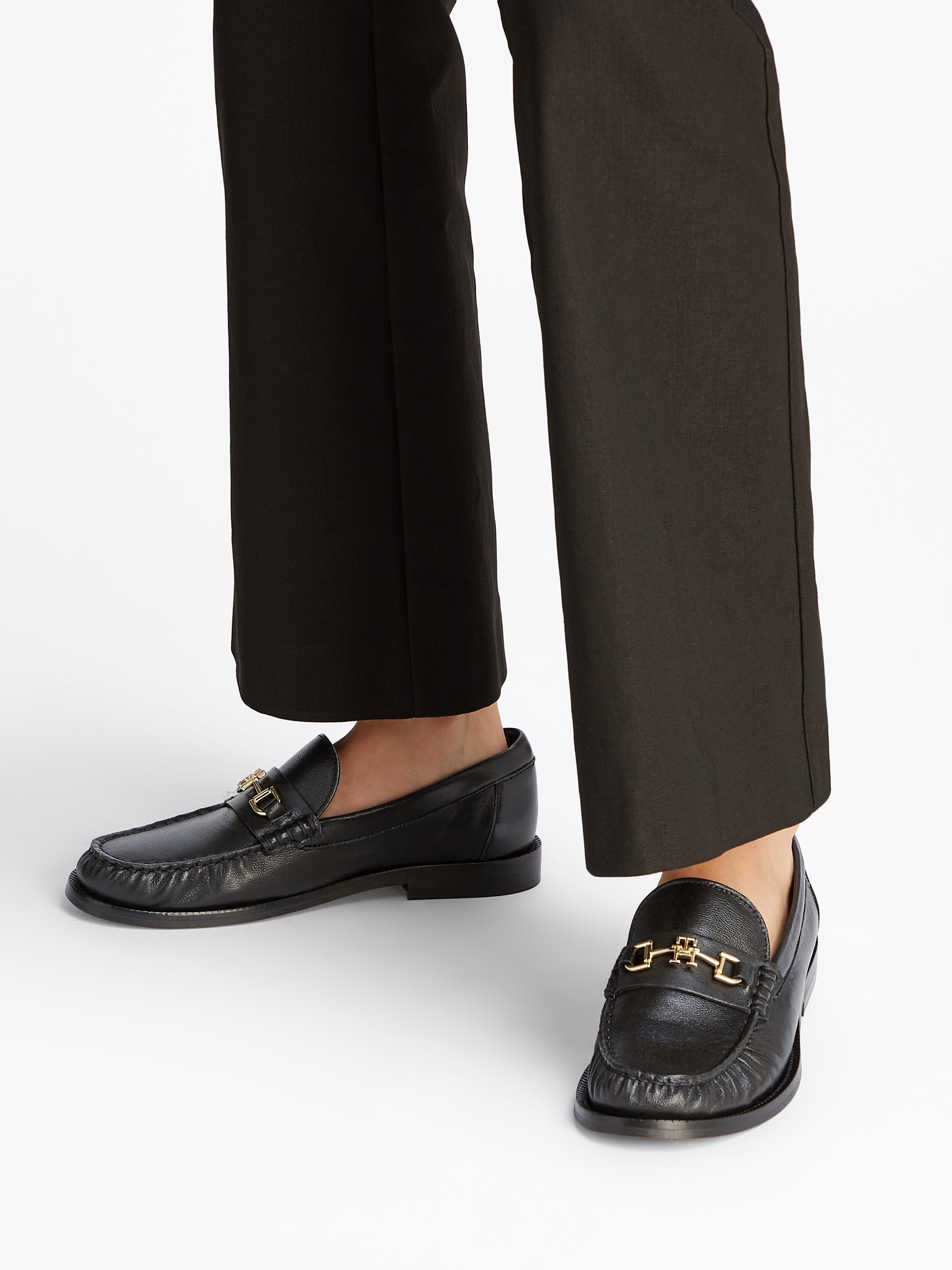Tommy Hilfiger Loafer »SOFT LEATHER HORSEBIT LOAFER«, Blockabsatz, Businessschuh, Slipper mit TH-Schmuckelement