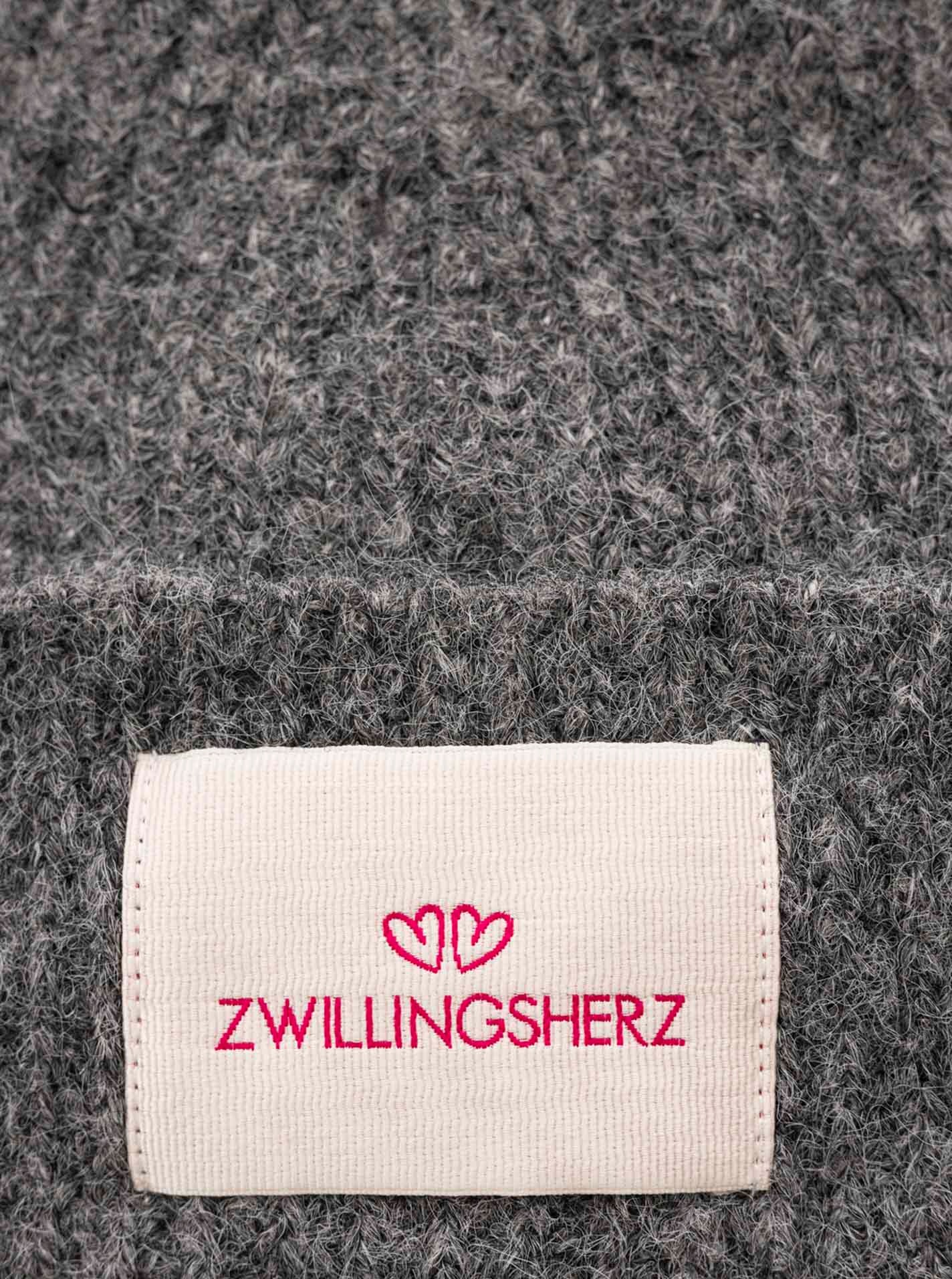 Thumbnail - Zwillingsherz Strickmütze ""Zwillingsherz Patch"" gerippt, mit Wolle und Umschlag, mit Patch