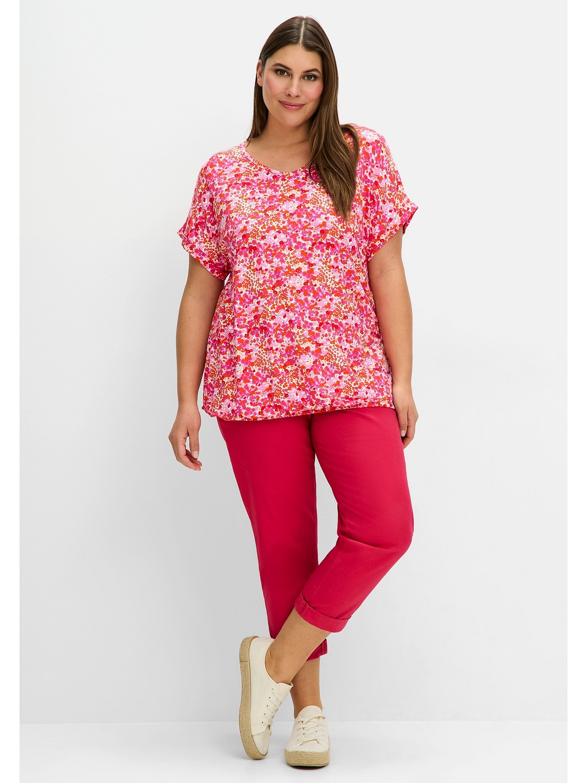 Sheego T-Shirt »Große Größen«, mit Blumendruck und Saum-Gummizug
