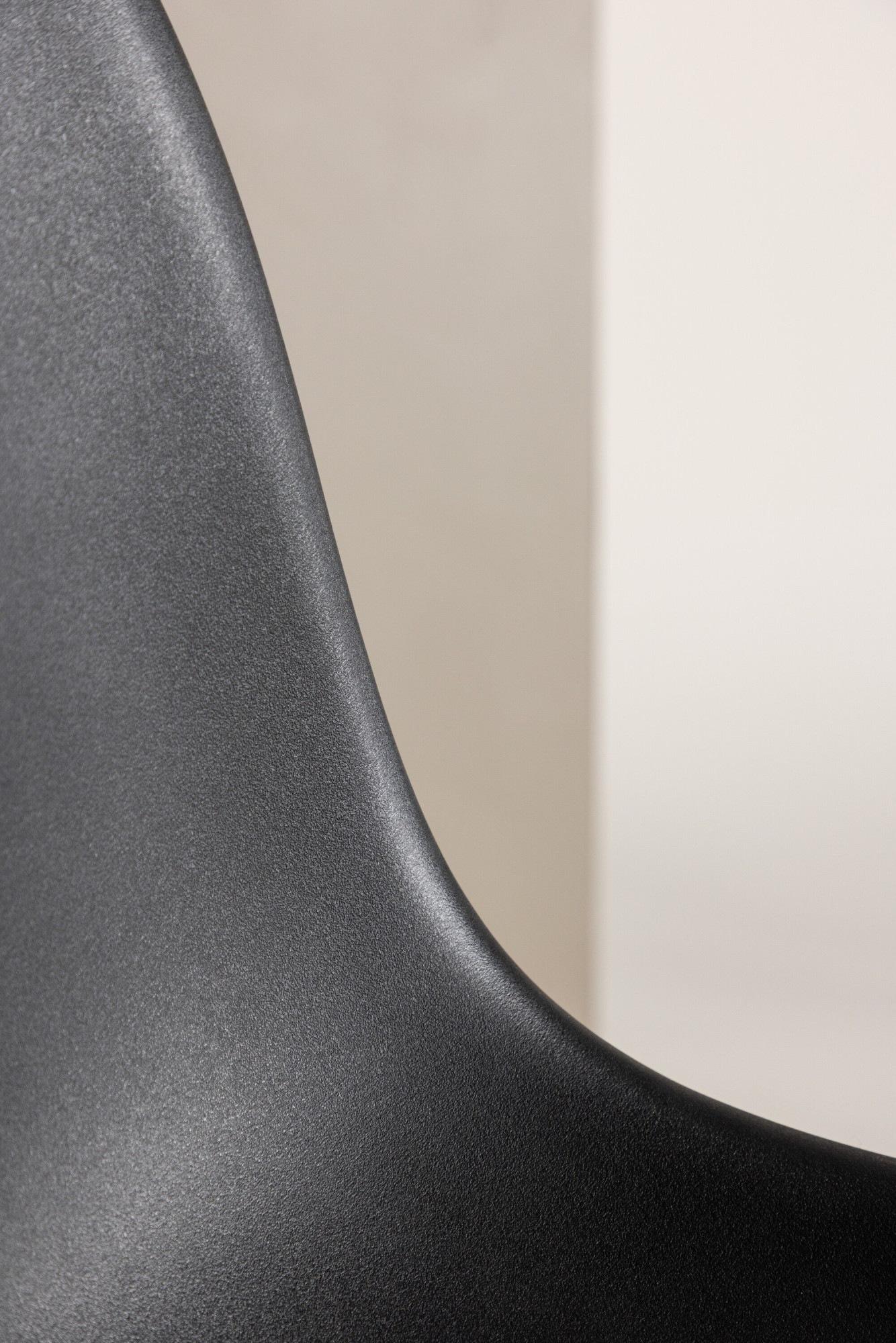 Venture Home Esszimmerstuhl »Polar Plastic, 2er-Set Esszimmerstühle in Schwarz, pflegeleicht« () 2 Stk.Polsterstuhl, Hartschalen-Sitz, Metallbeine, geschwungen, modern