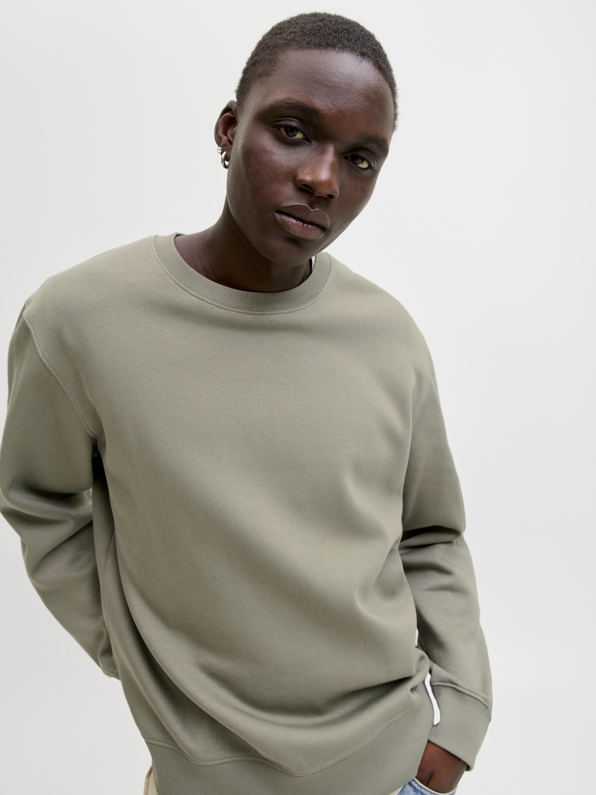 Jack & Jones »JJESTAR BASIC SWEAT CREW NECK NOOS«, Baumwollmischung, locker geschnitten
