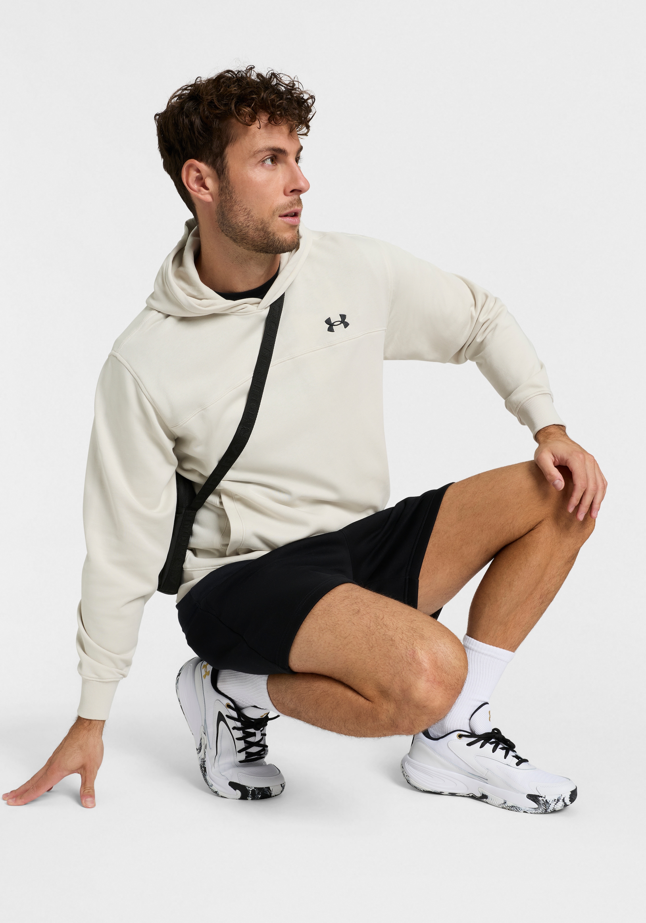 Under Armour® Sweatshorts »UA RIVAL FLC SHORTS«  für Sport und Freizeit, lockerer Schnitt, auch in großen Größen