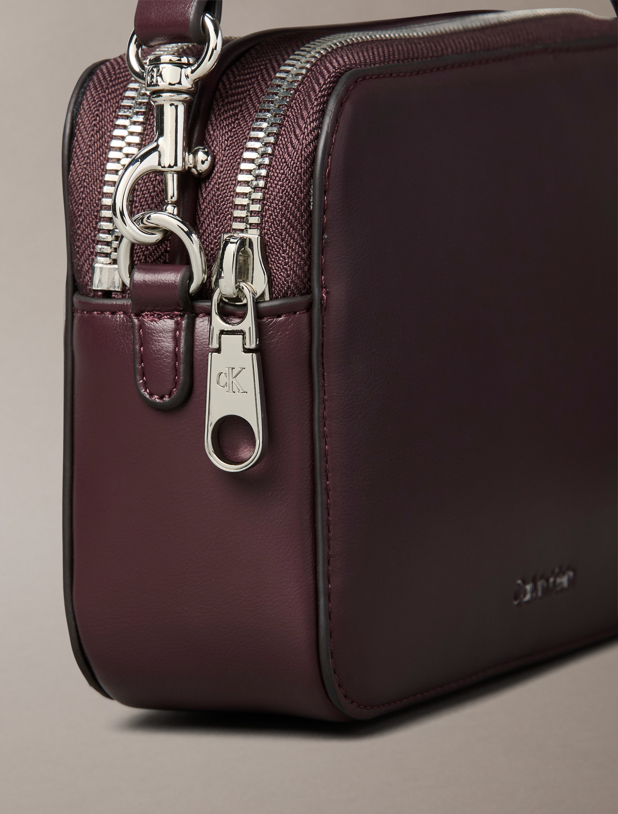 Calvin Klein Mini Bag »WEBBING DOUBLE STRAP CAMERA BAG«, Schultertasche, Henkeltasche, Umhängetasche
