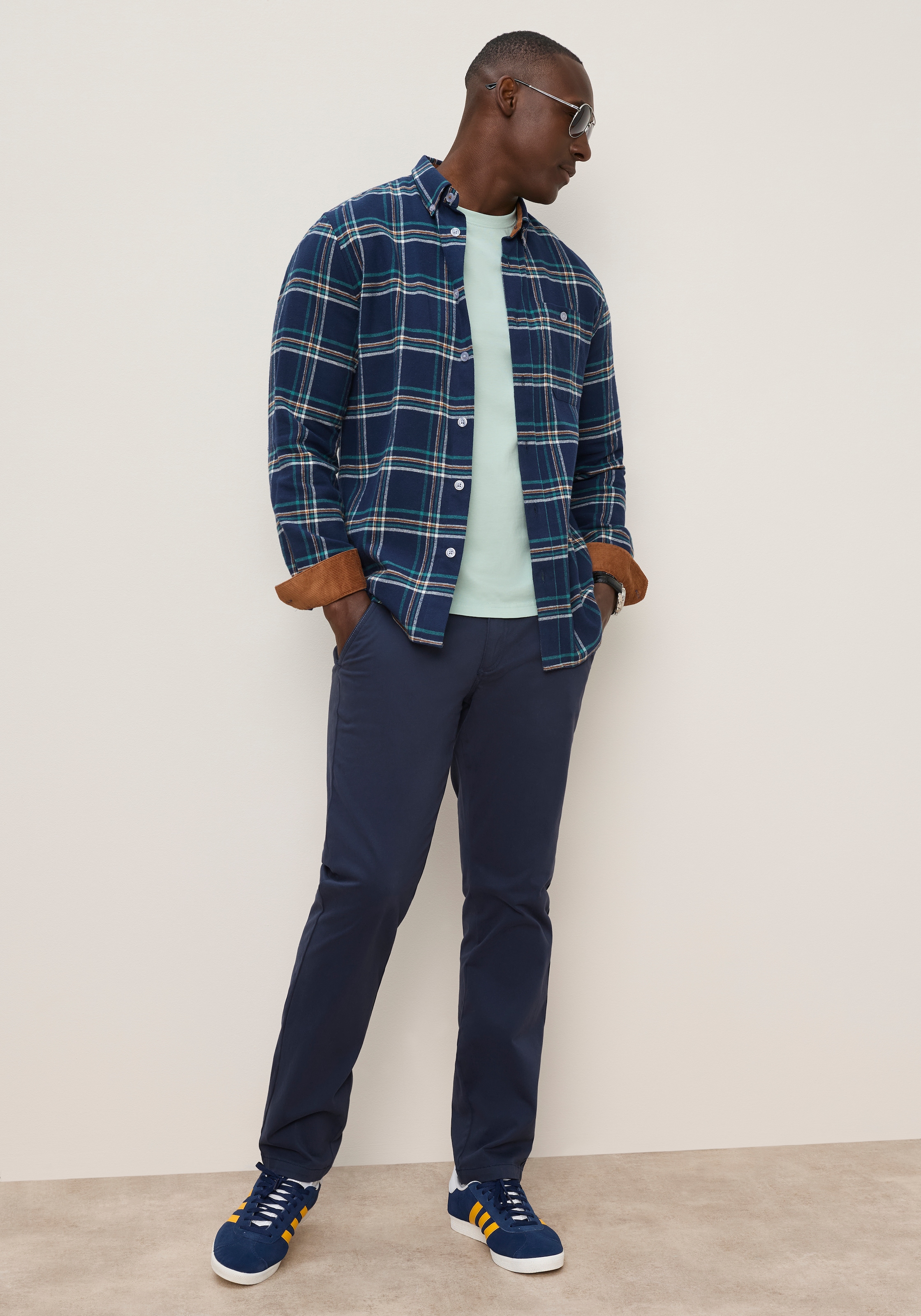 DELMAO Flanellhemd »Lässiger Look mit besonderen Details« Cord-Akzente an Kragen und Manschetten setzen stilvolle Highlights