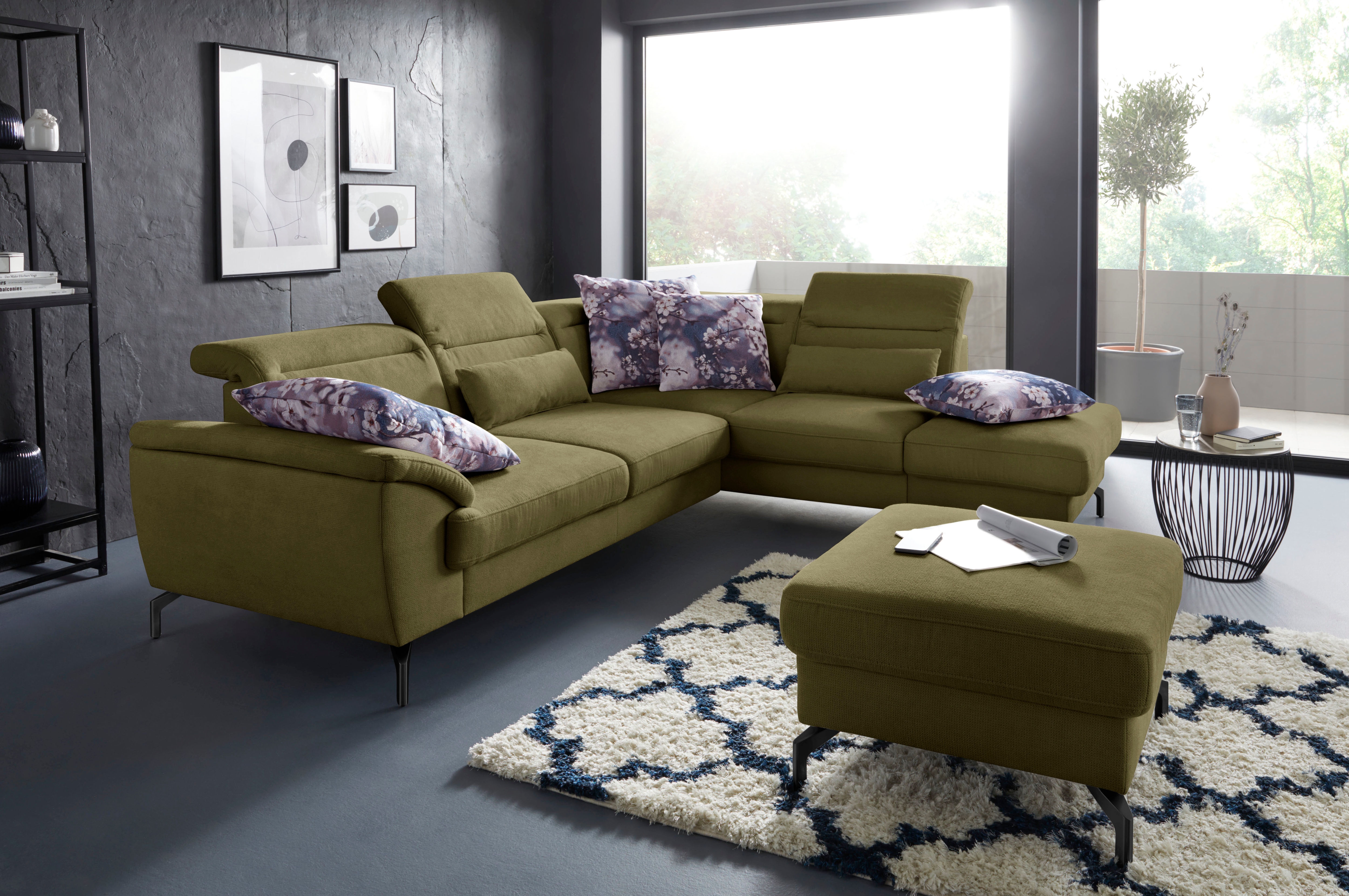 sit&more Ecksofa "Percy L-Form" 15 cm Fußhöhe, Sitztiefenverstellung, wahlweise in 2 Fußfarben