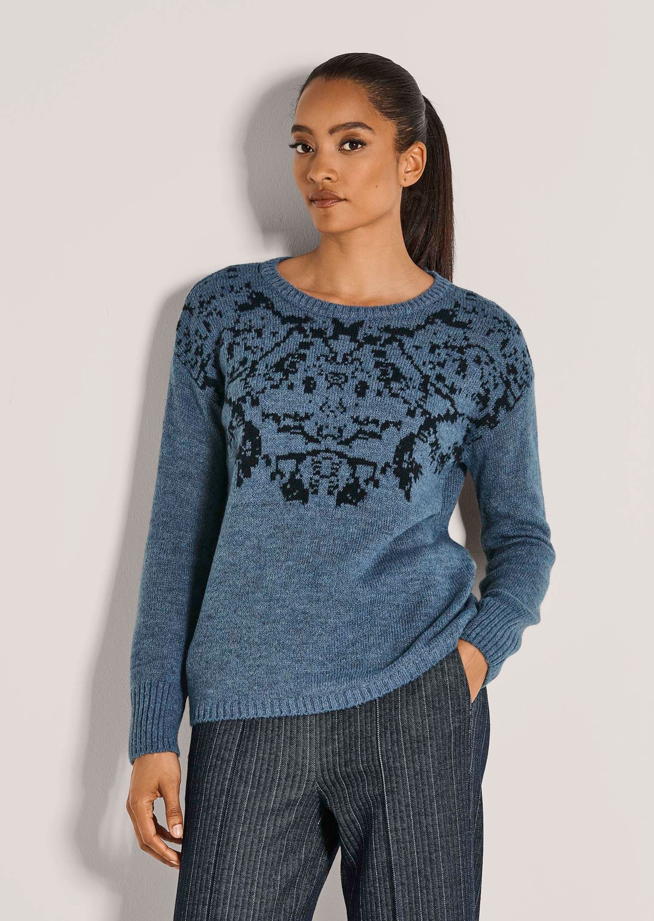 Thumbnail - MADELEINE Longpullover "Strickpullover Eleganter Jacquard-Pullover mit Rundhals" kontrastfarbiger Jacquard