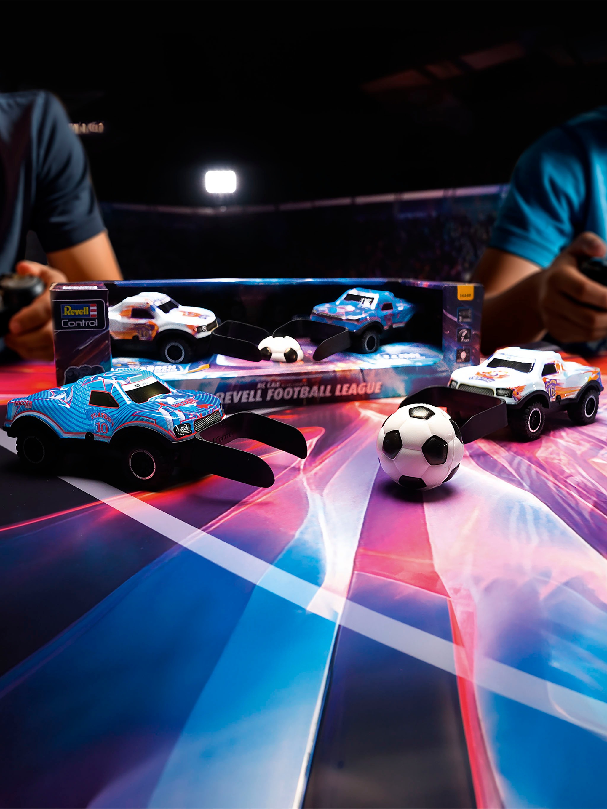 Revell® RC-Auto »Revell® control, Football League, 2,4 GHz«, mit LED-Licht