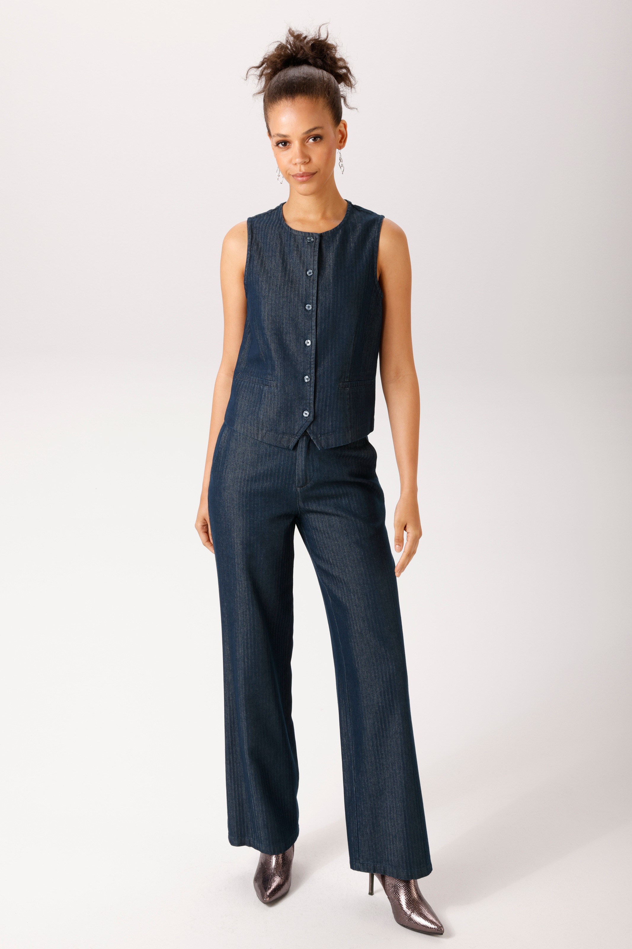 Aniston CASUAL Kurzweste aus strukturiertem, weichen Denim - NEUE KOLLEKTION