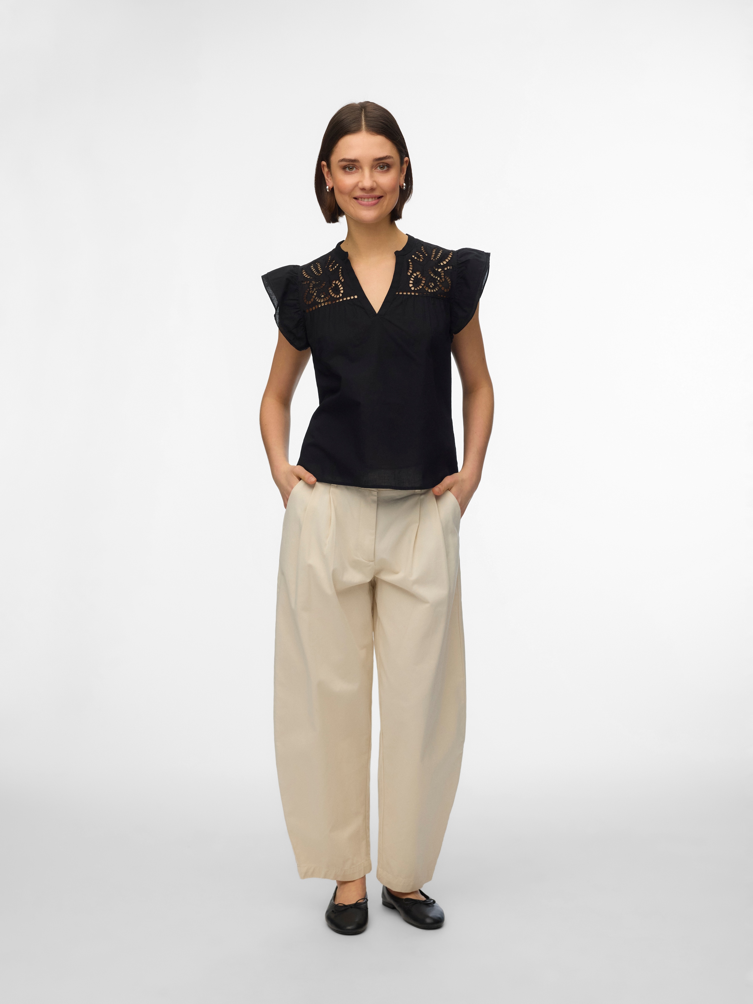 Vero Moda Kurzarmbluse »VMLINE SS V-NECK TOP WVN NOOS« Baumwolle, Lochstickerei
