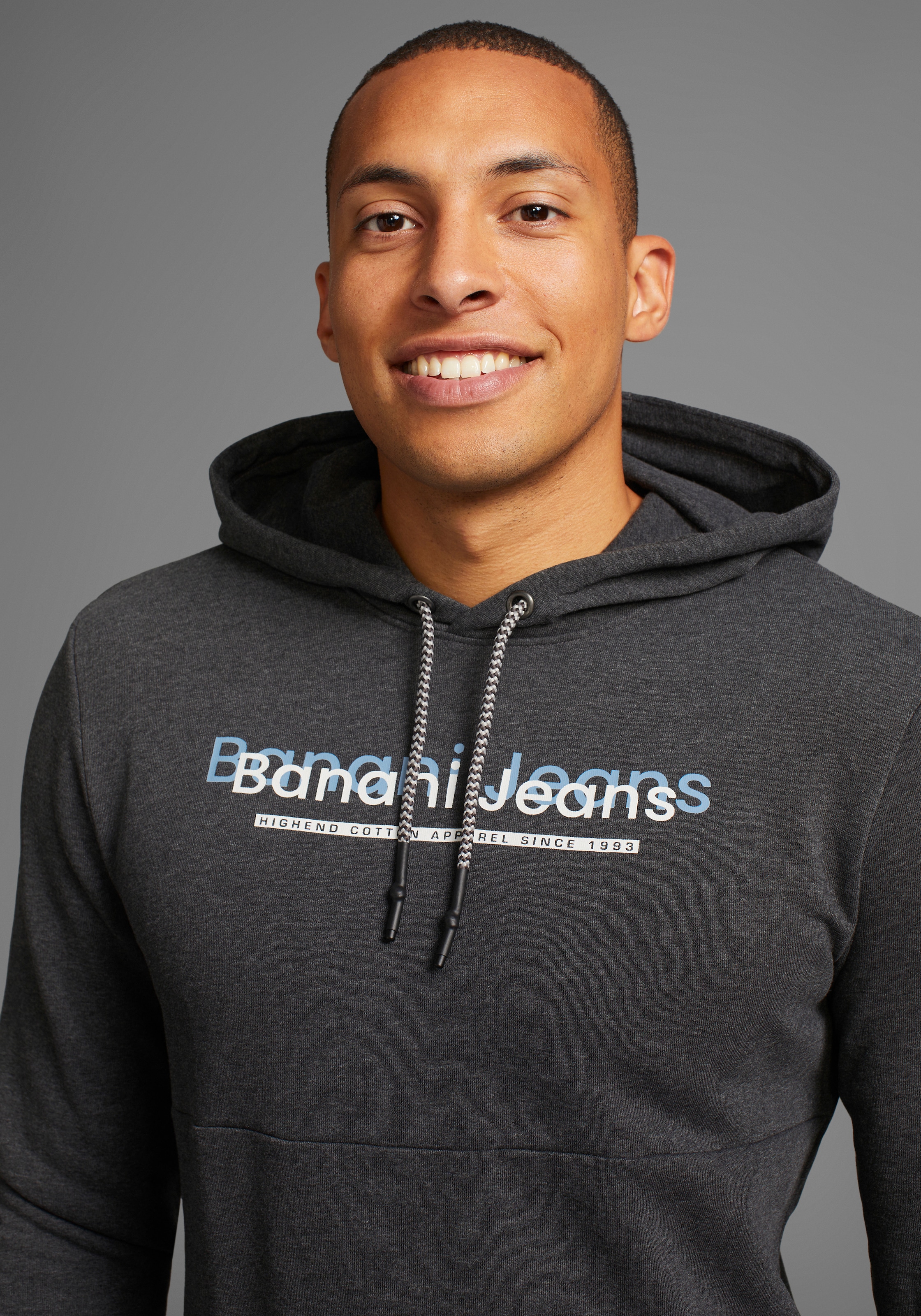 Bruno Banani Kapuzensweatshirt, mit modernem Print - NEUE KOLLEKTION