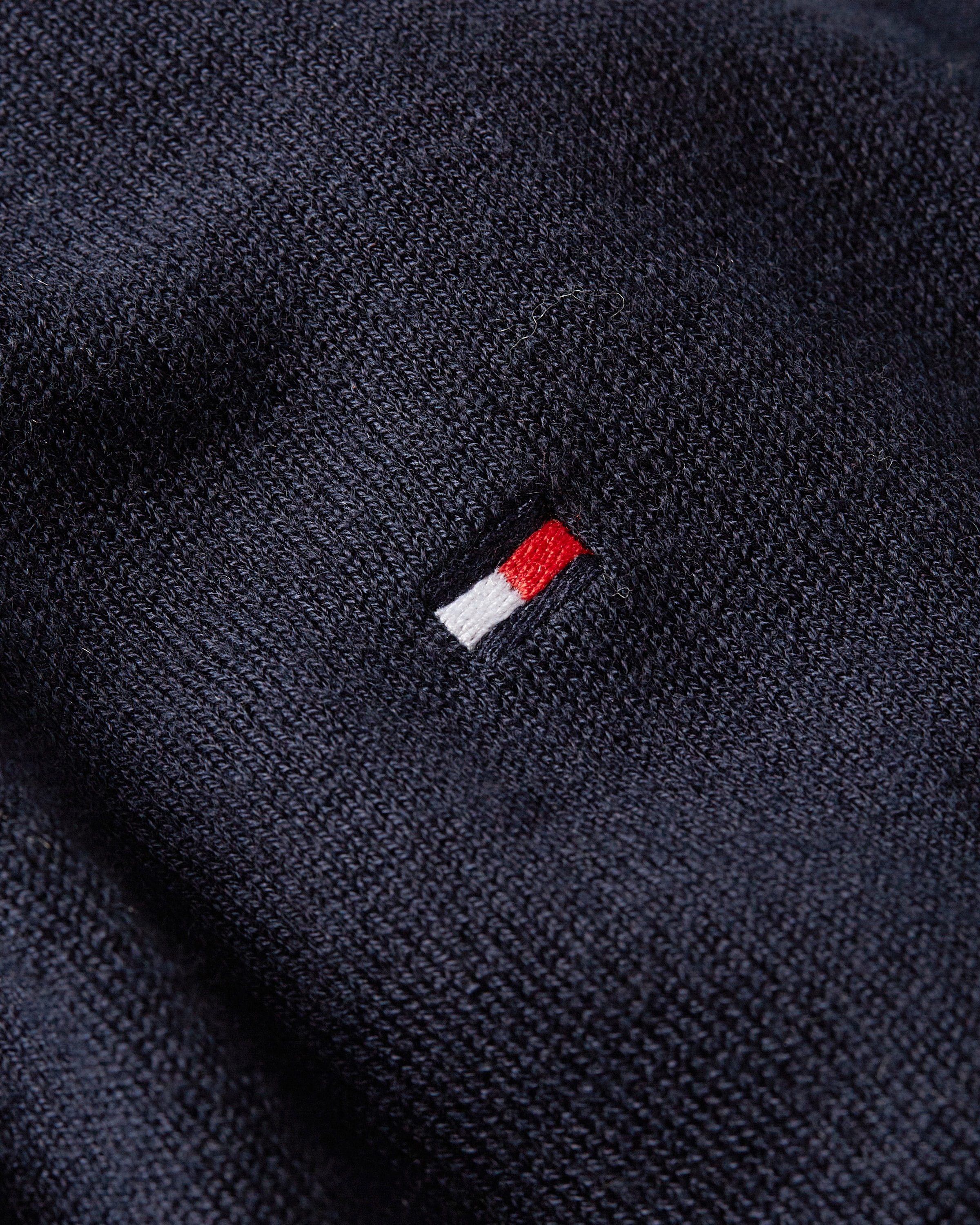 Tommy Hilfiger Strickpullover »CO JERSEY STITCH V-NK SWEATER«, mit Tommy Hilfiger Logo-Flag