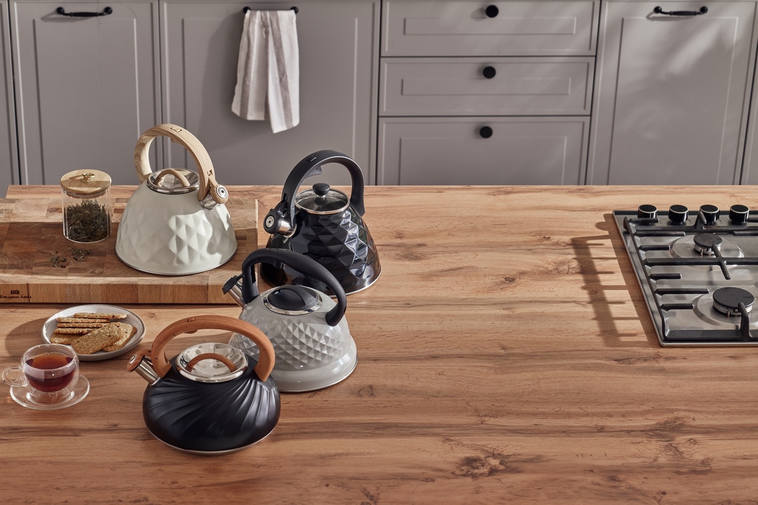 RESTO Kitchenware Wasserkessel »Almaaz, im Geschenkkarton«, Edelstahl 18/10, (2 tlg.), Flötenkessel, geeignet für alle Herdarten, auch Induktion