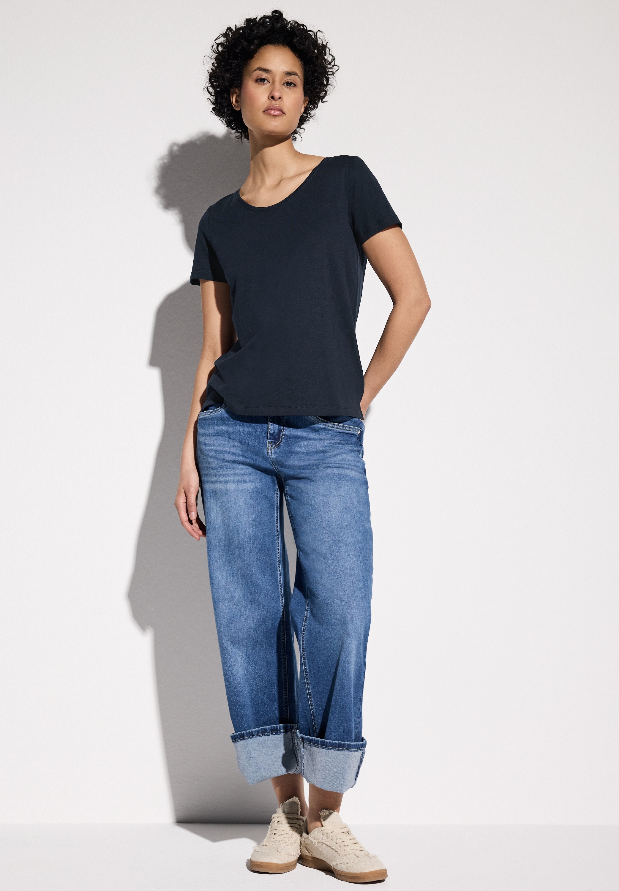 STREET ONE V-Shirt, mit abgerundetem V-Ausschnitt