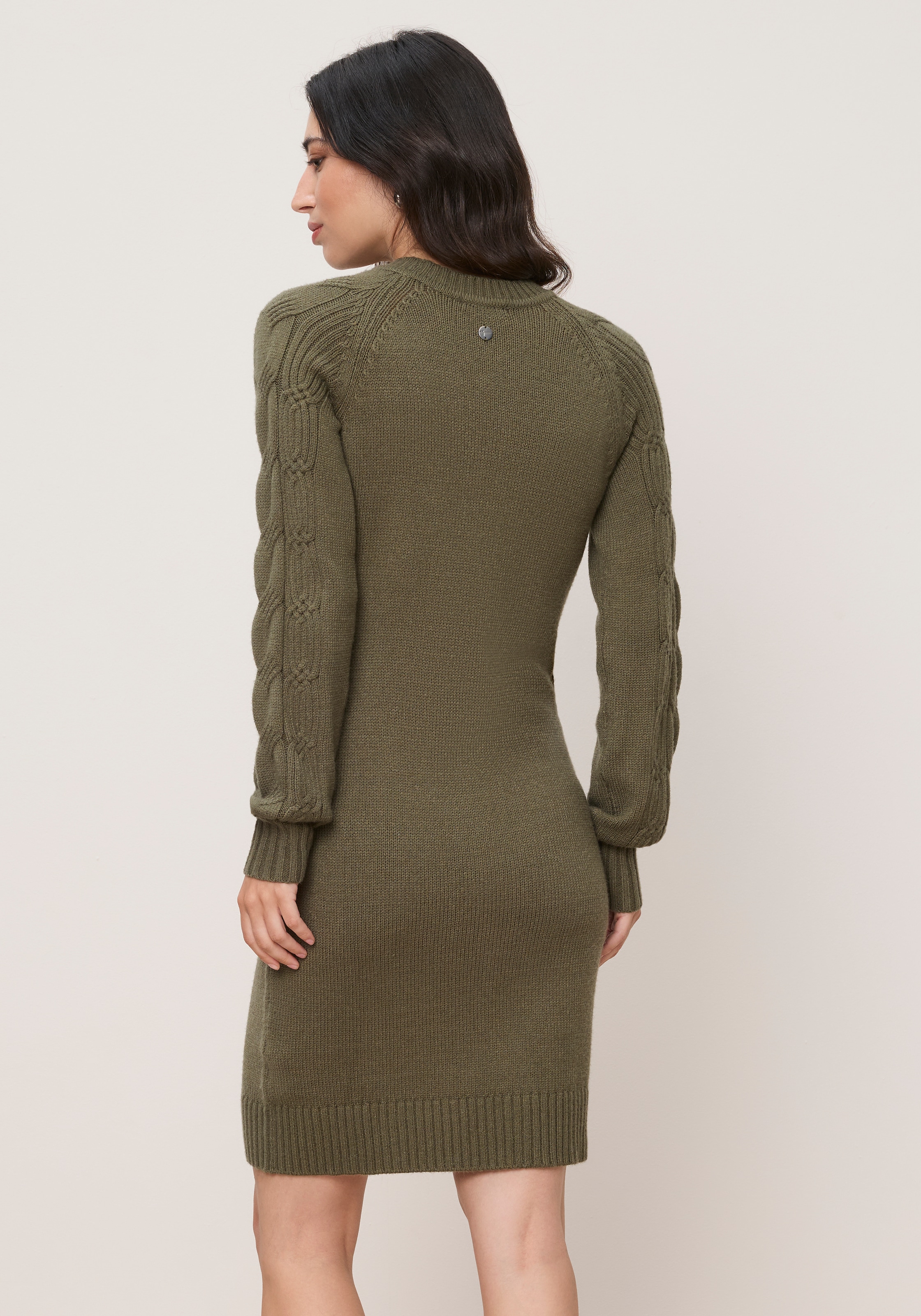 Tamaris Strickkleid »mit Raglanärmeln und Zopfmuster« aus weicher Viskosemischung