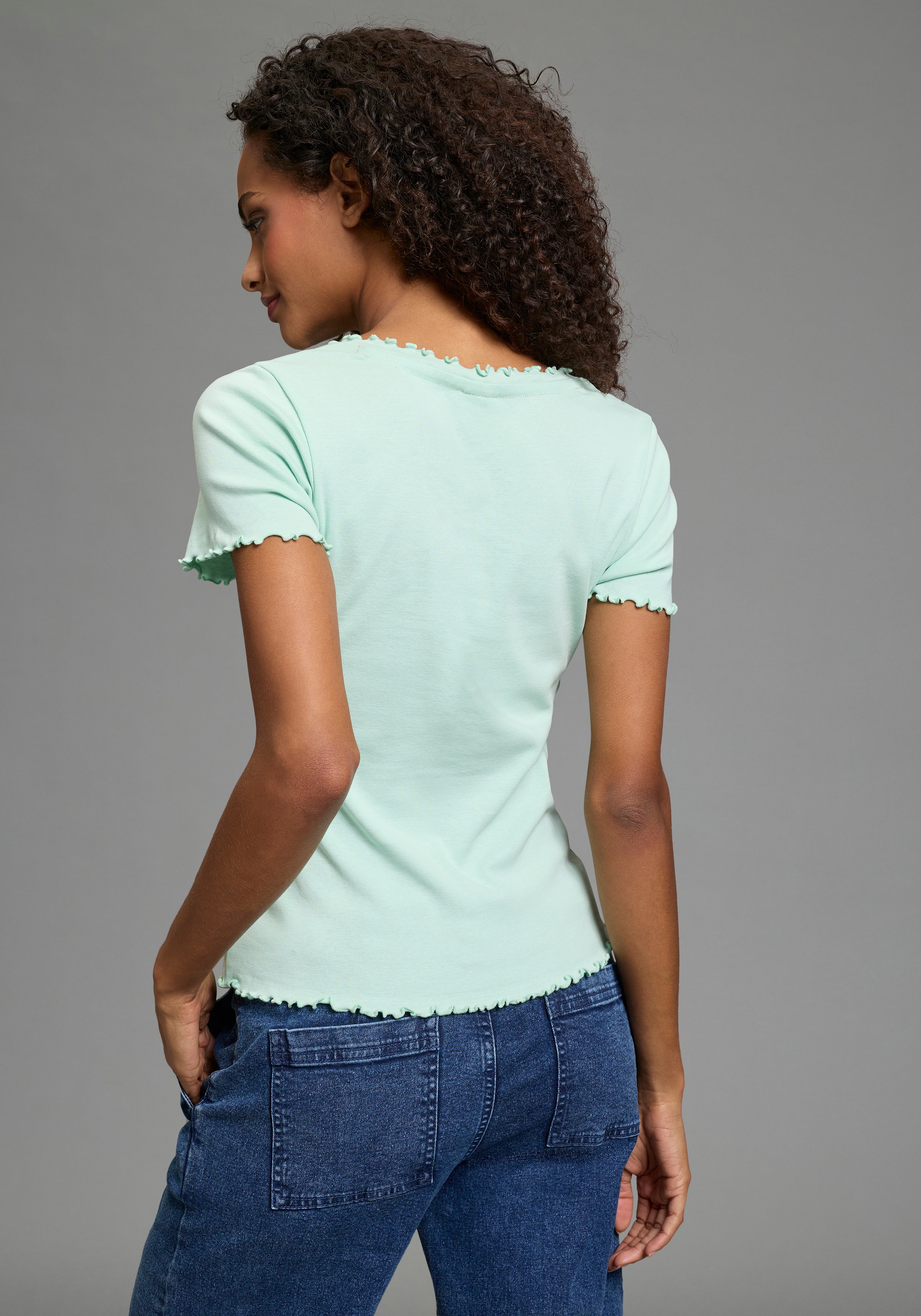 KangaROOS T-Shirt mit Knopfleiste und verspieltem Rollsaum günstig online kaufen