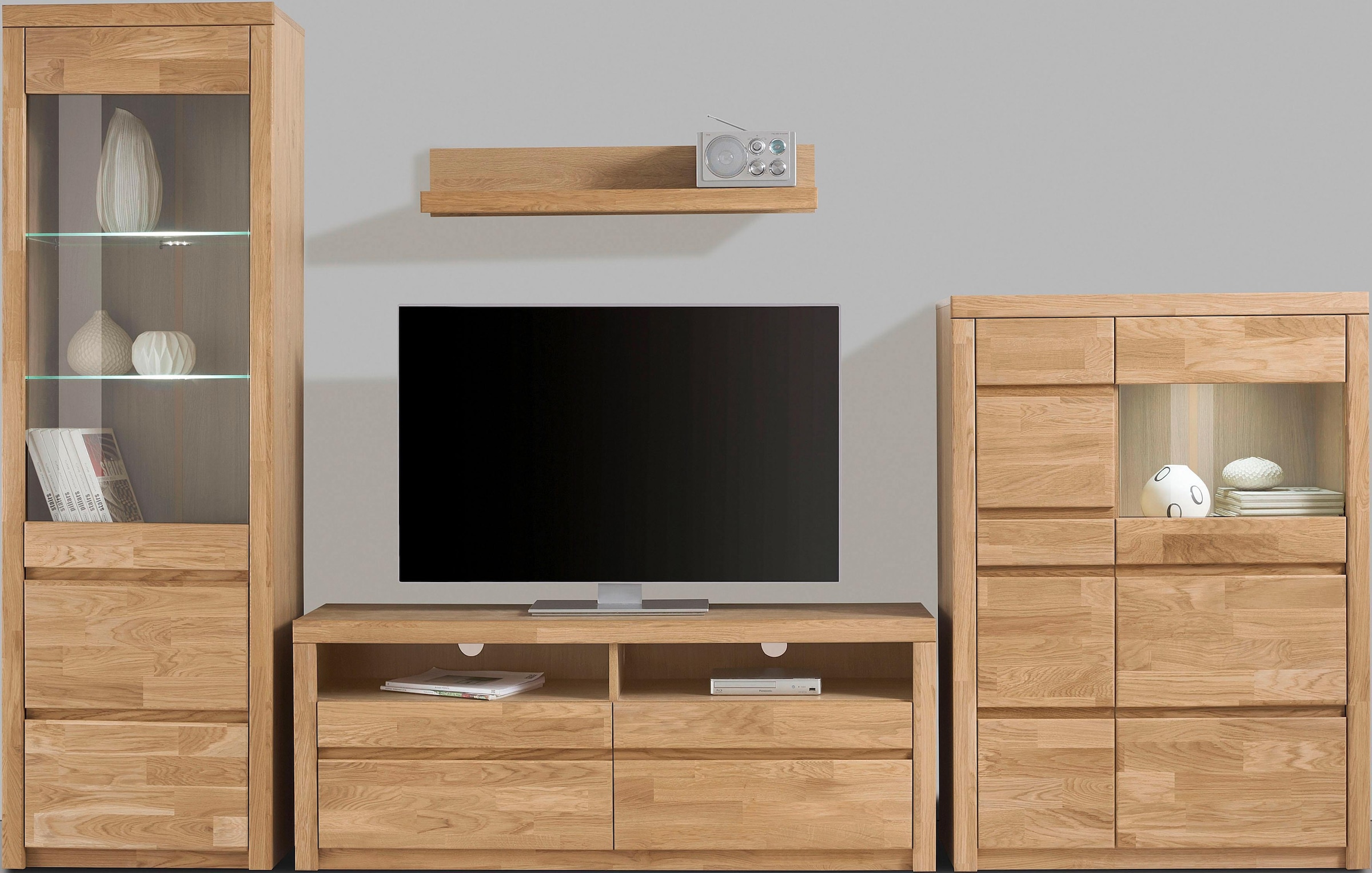 OTTO home Wohnwand "Silkeborg: 4-teilig, Breite: 290cm, Griffmulden, Fronten Massivholz" Set, Set besteht aus 1 Vitrine, 1 Lowboard, 1 Wandregal und 1 Highboard, 4 Stk. tlg.