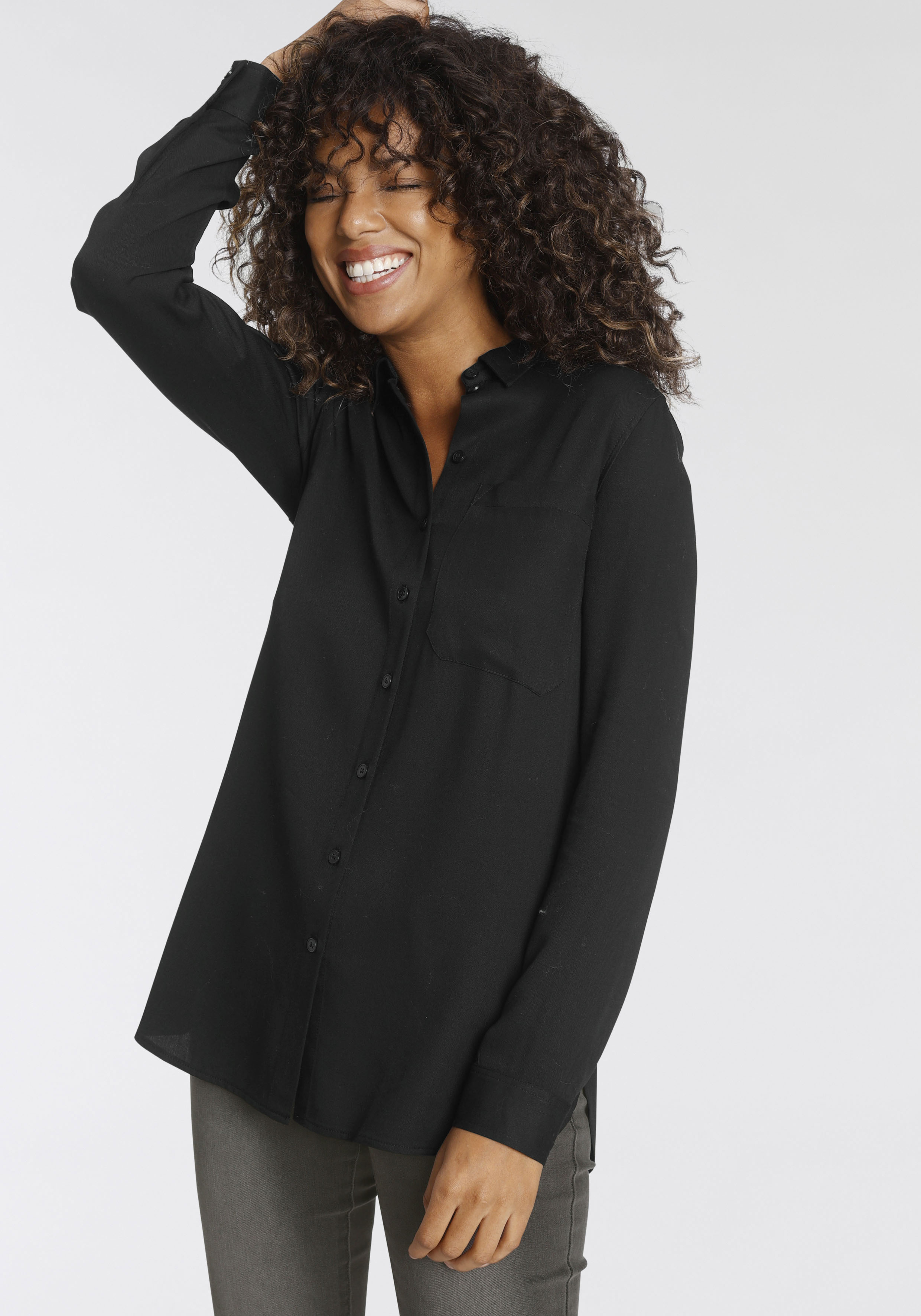 Tamaris Hemdbluse "mit lockerem Schnitt, aus fließender Viskose-Qualität" im Oversize-Look mit Tasche
