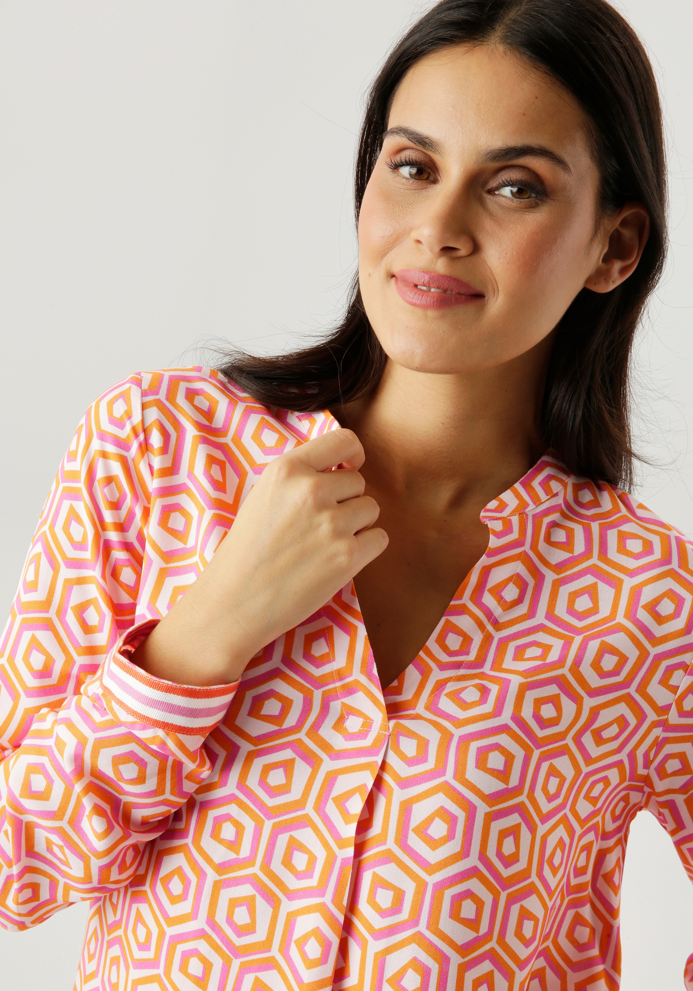 Thumbnail - Aniston SELECTED Schlupfbluse mit angesagter geometrischer Wabenmusterung -NEUE KOLLEKTION