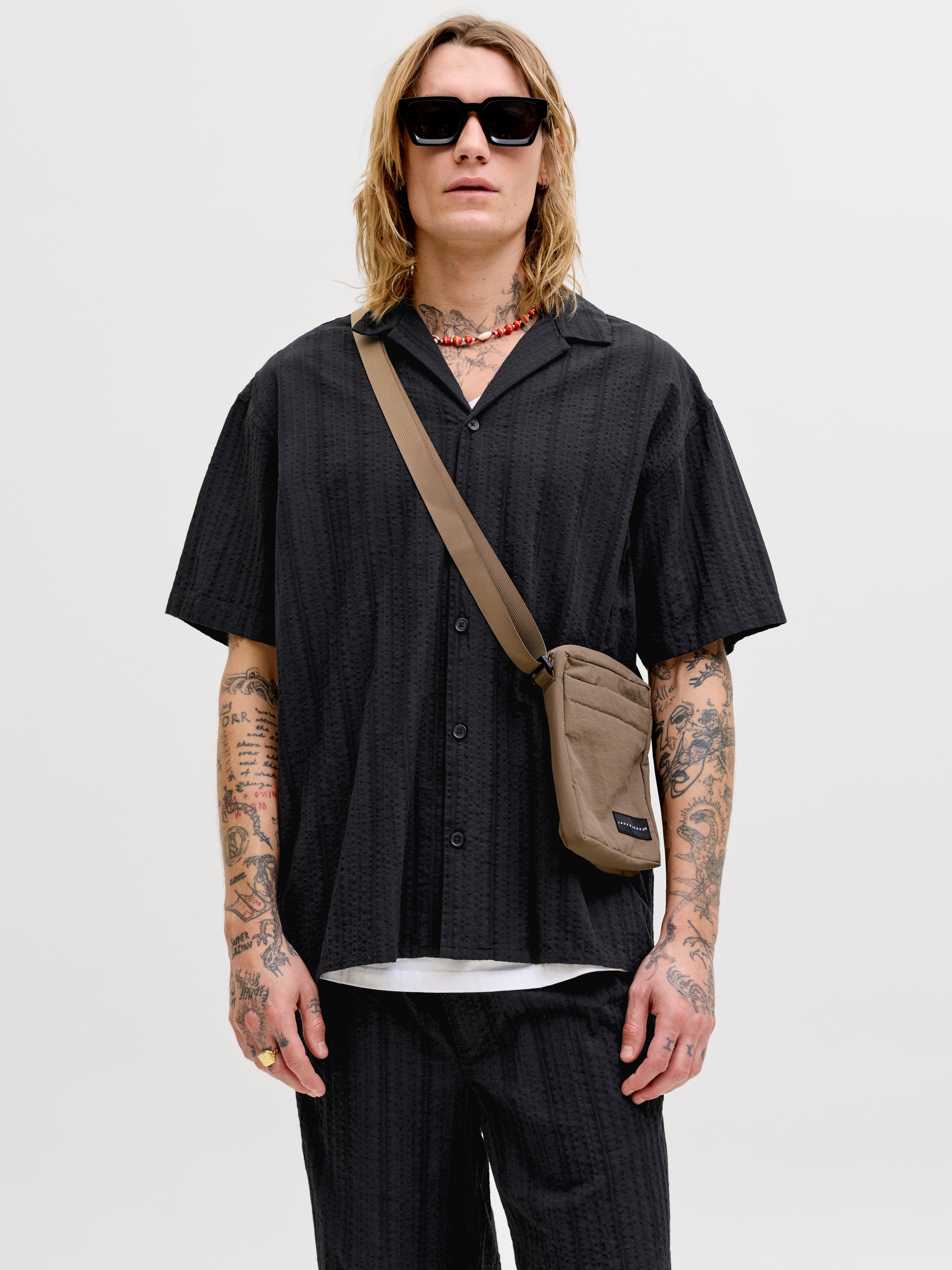 Jack & Jones "JJETYSON RESORT SHIRT SS SN" mit Resort-Kragen