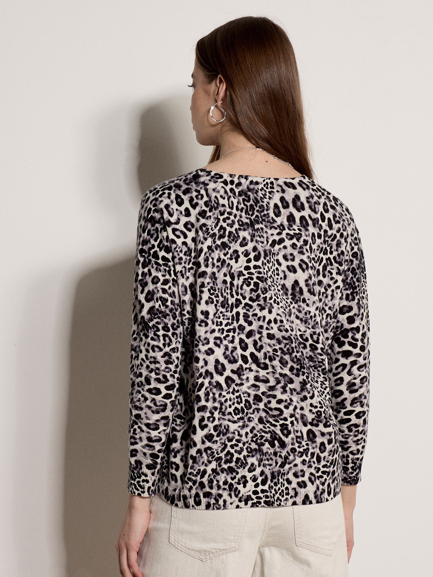 Apricot V-Ausschnitt-Pullover »Leichter Pullover mit Leopardenmuster« mit Rippbündchen