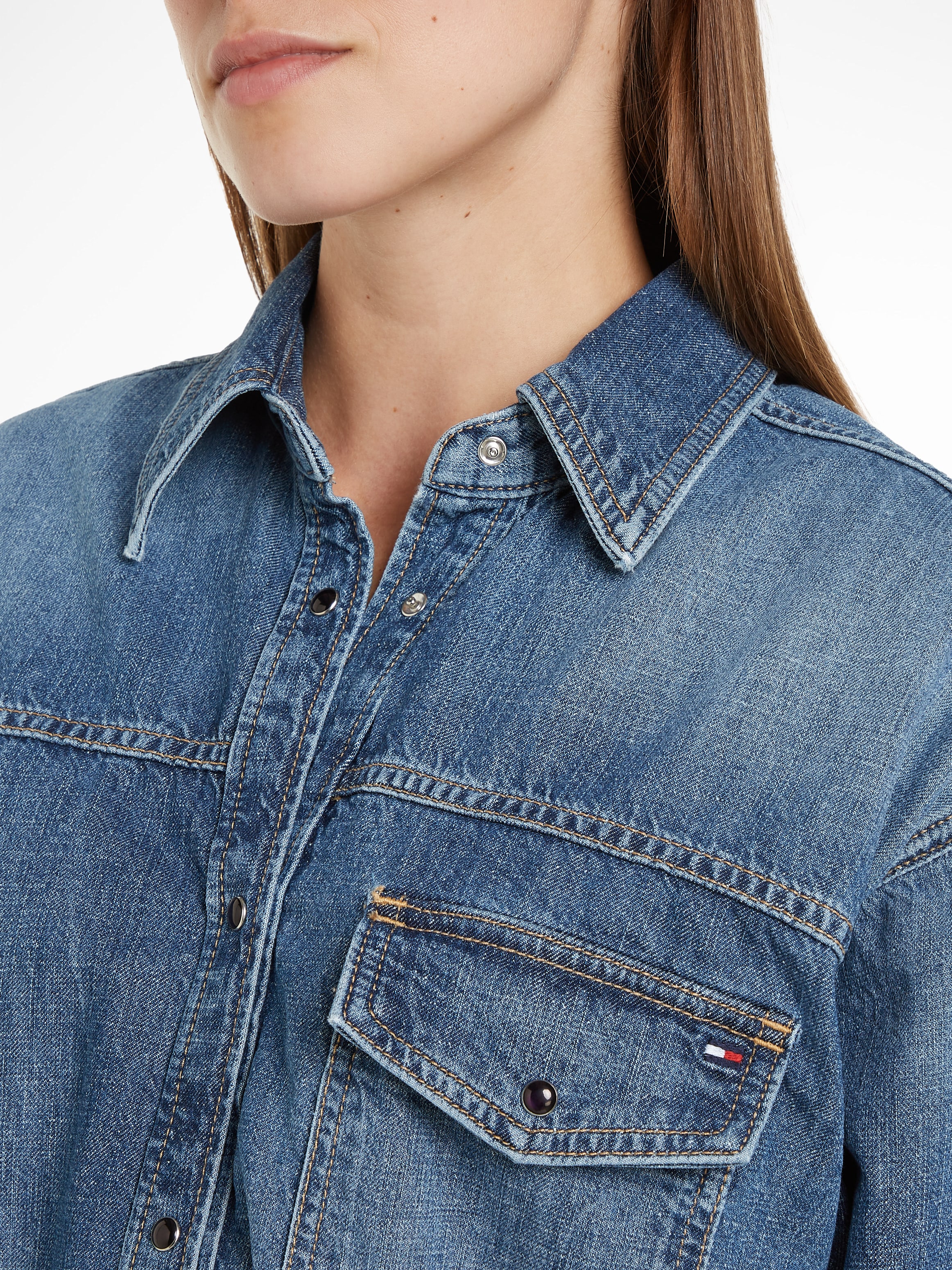 Tommy Hilfiger Hemdbluse »DNM LS RELAXED SHIRT BETH«, mit Tommy Hilfiger Flagge