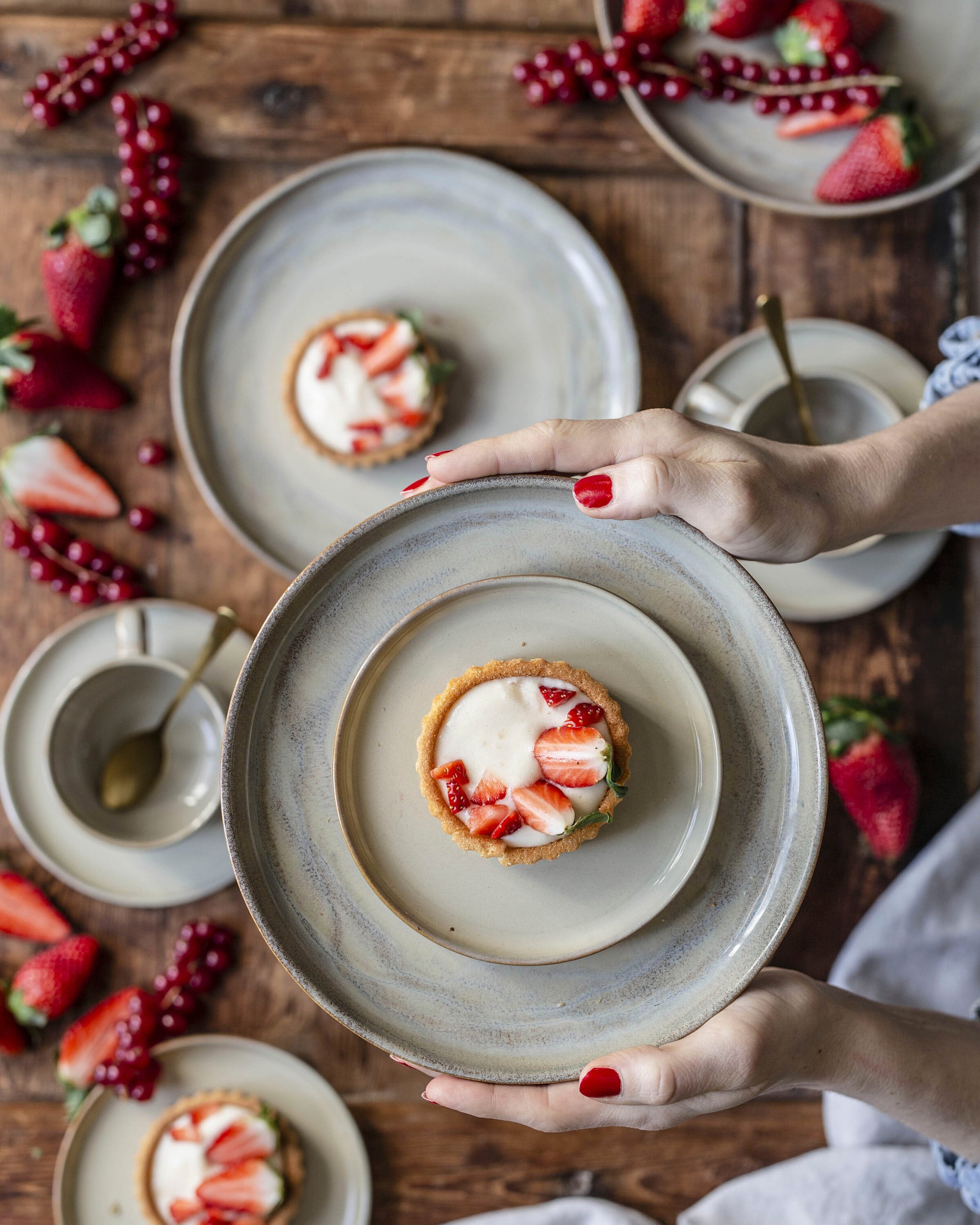 gipfelstück Dessertteller »Nebelwald«, (Set, 4 St.), Scandi-Style,  glänzende Reaktivglasur, jedes Stück ein Unikat | BAUR