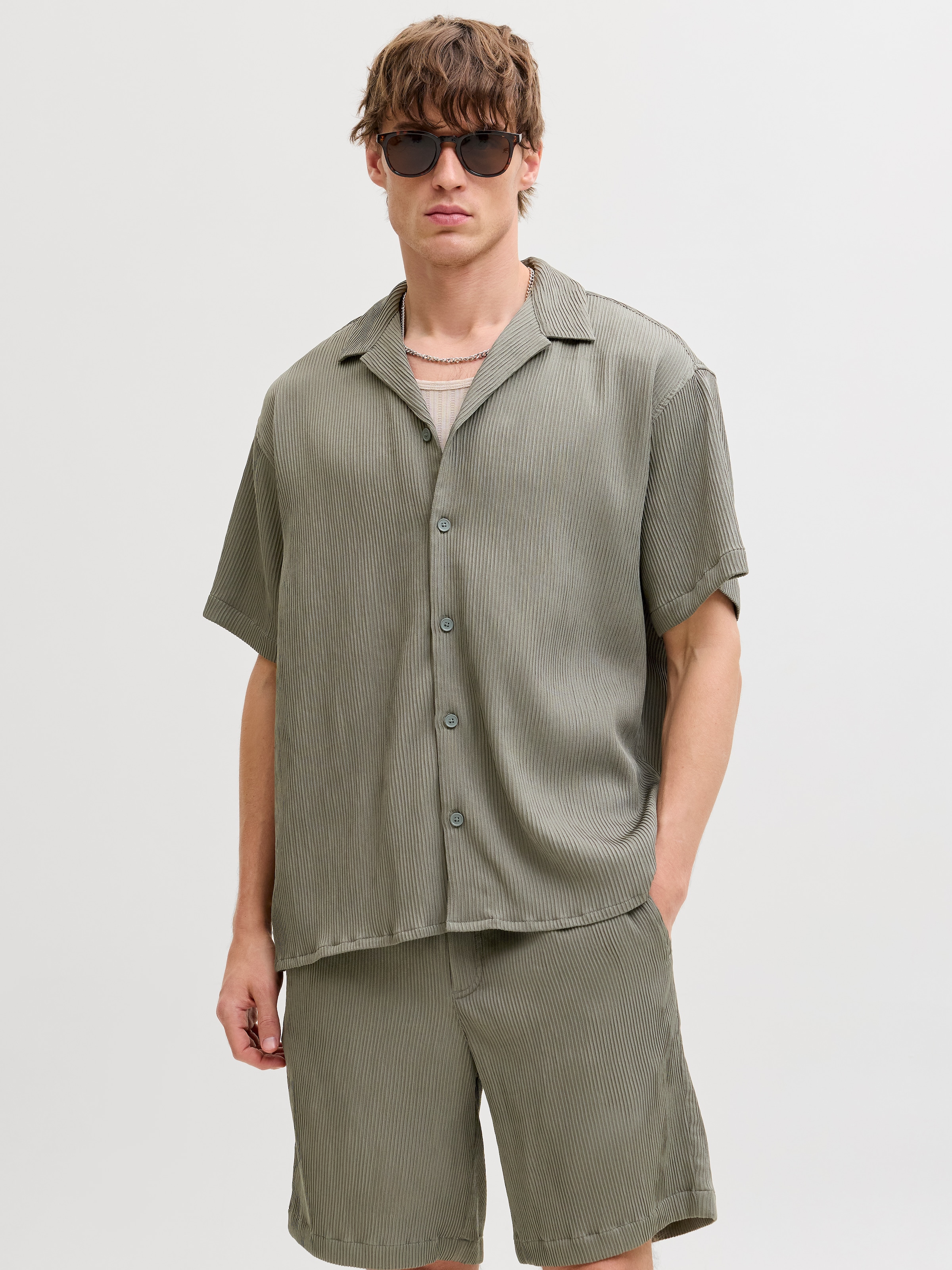 Jack & Jones Kurzarmhemd »JJEHARRISON RESORT SHIRT SS SN« Materialmix mit Stretch, loose fit