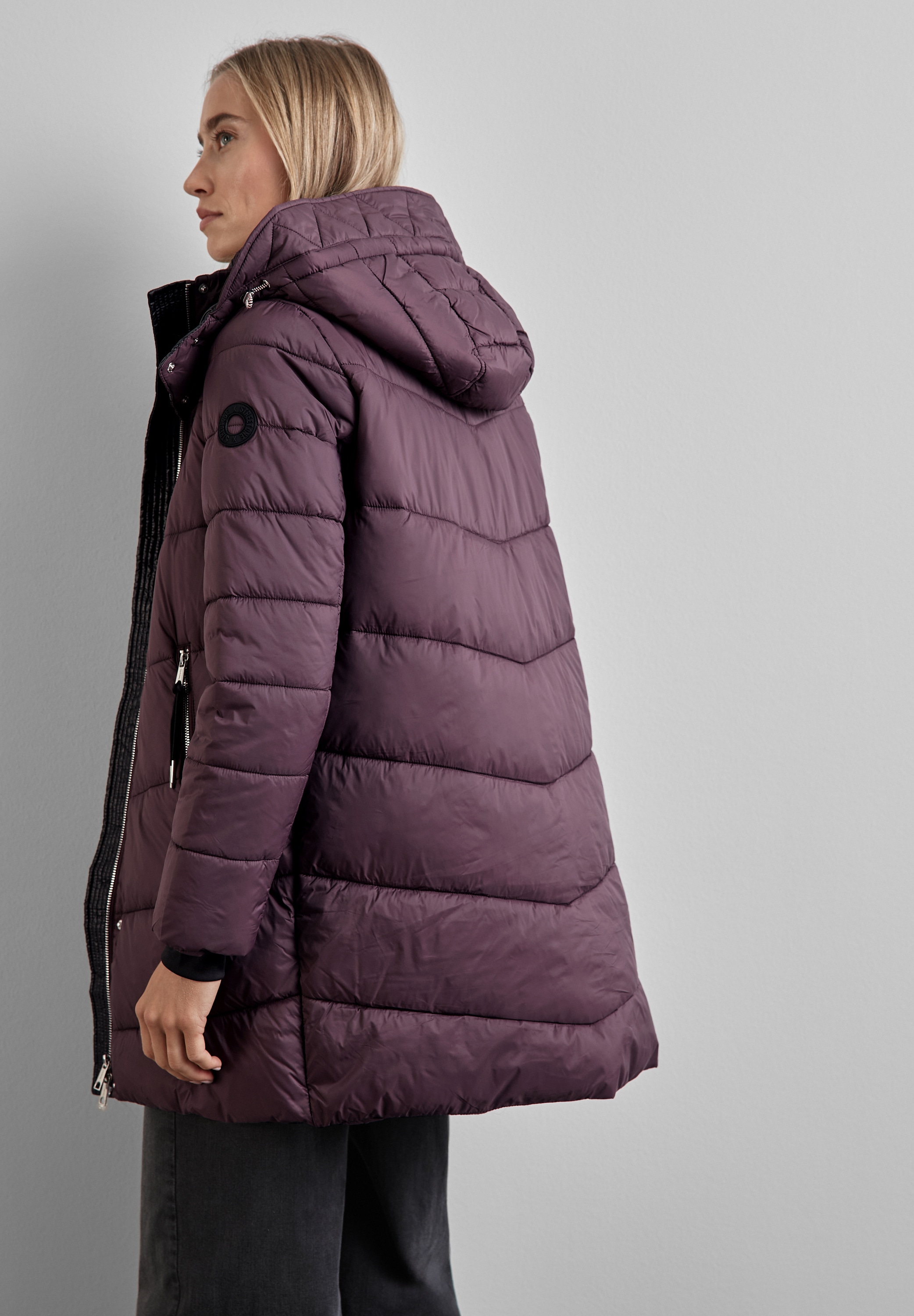 STREET ONE Steppjacke mit Kapuze mit moderner Steppung