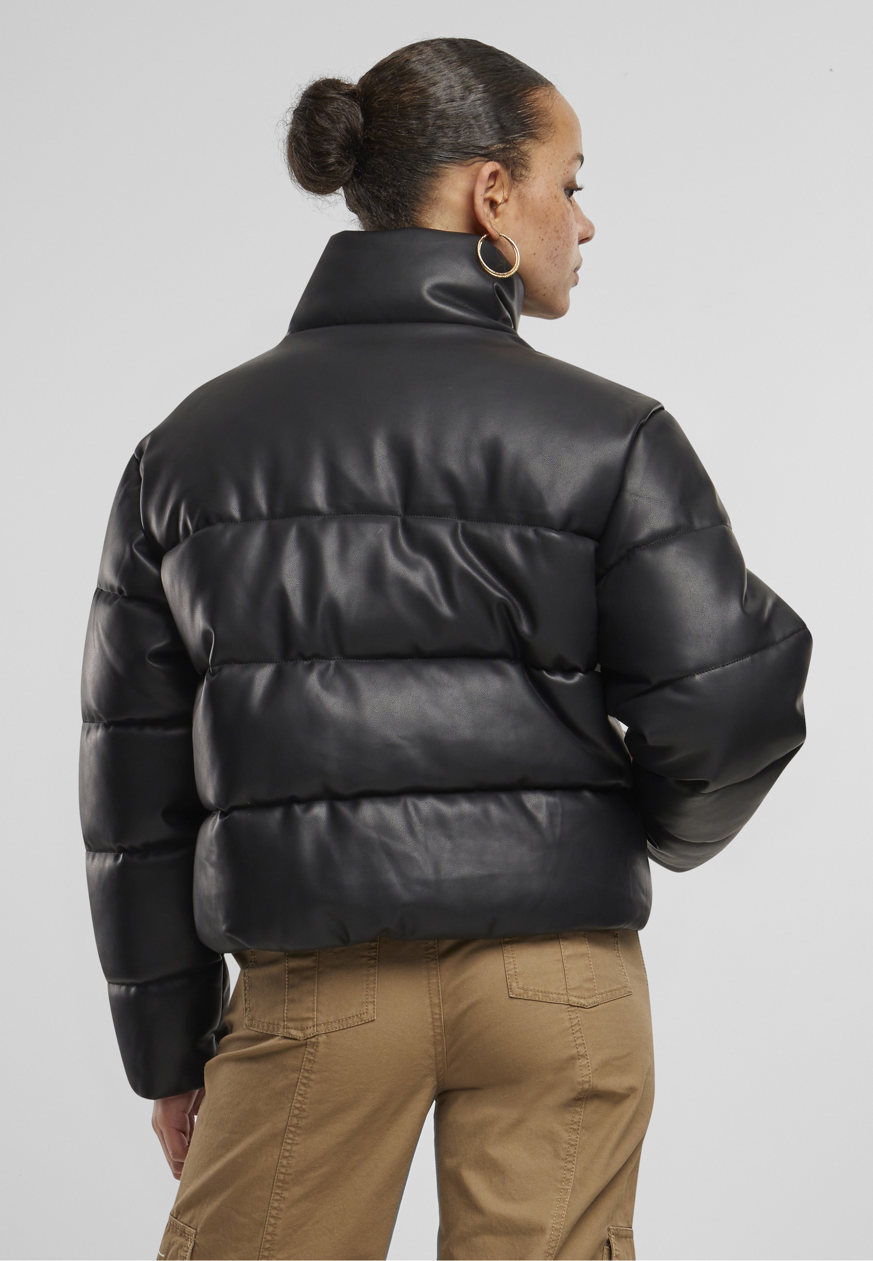 Karl Kani Winterjacke »Karl Kani Karl Kani Serif Crop PU Puffer Jacket« 1 Stk. tlg. ohne Kapuze