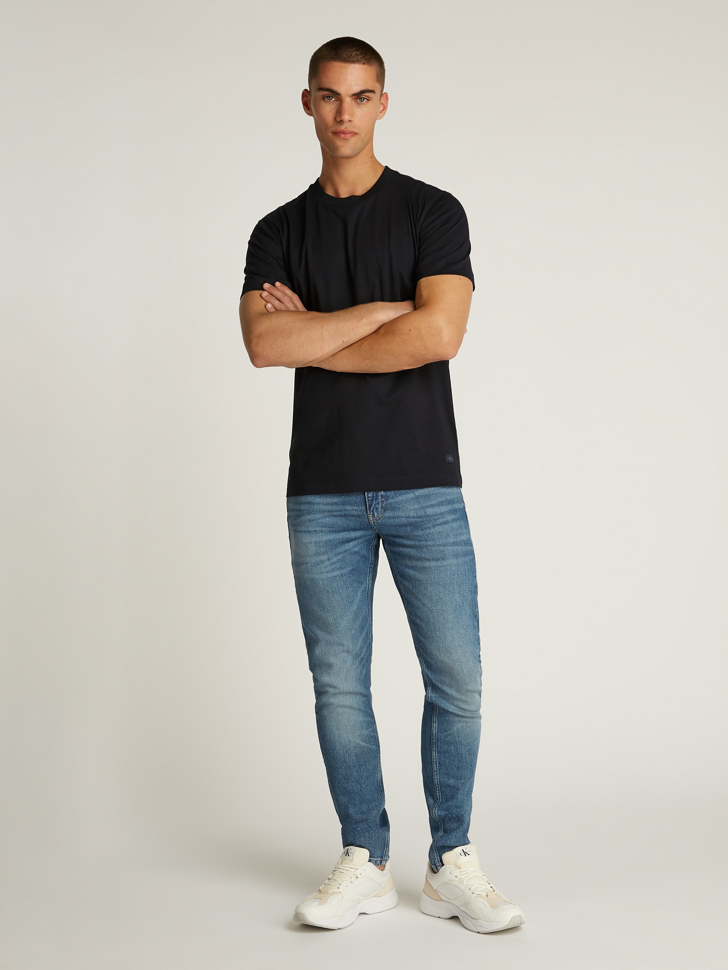 Calvin Klein Jeans Rundhalsshirt »WOVEN LABEL REGULAR TEE«, Logostickerei