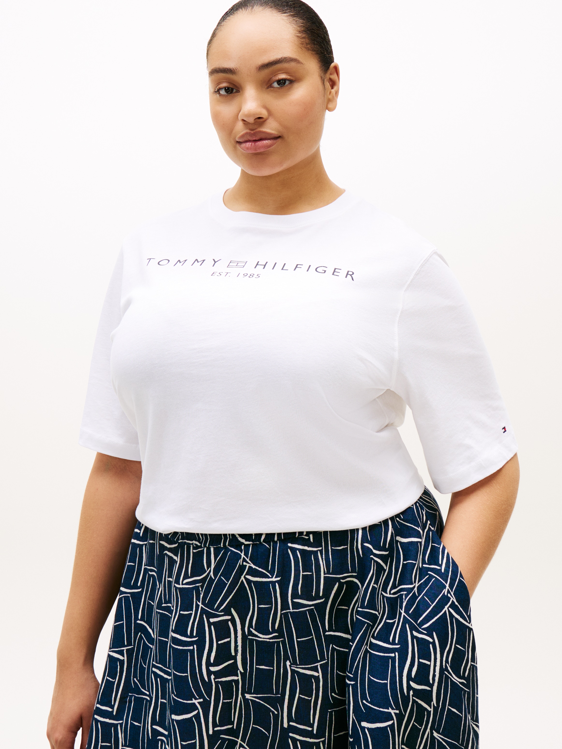 Tommy Hilfiger Curve T-Shirt "CRV CORP LOGO TRAPEZE C-NK TEE" in großen Grö günstig online kaufen