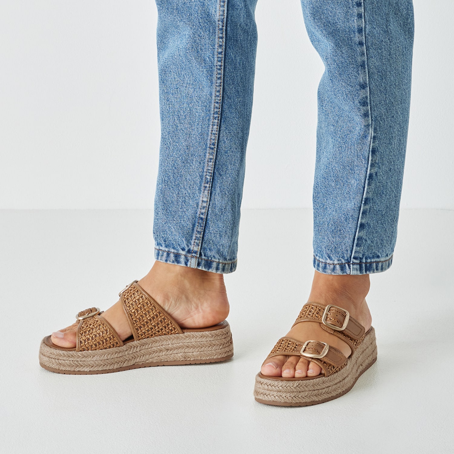Tamaris Pantolette  Plateau, Sommerschuh, Schlüpfschuh mit sommerlicher Lochung