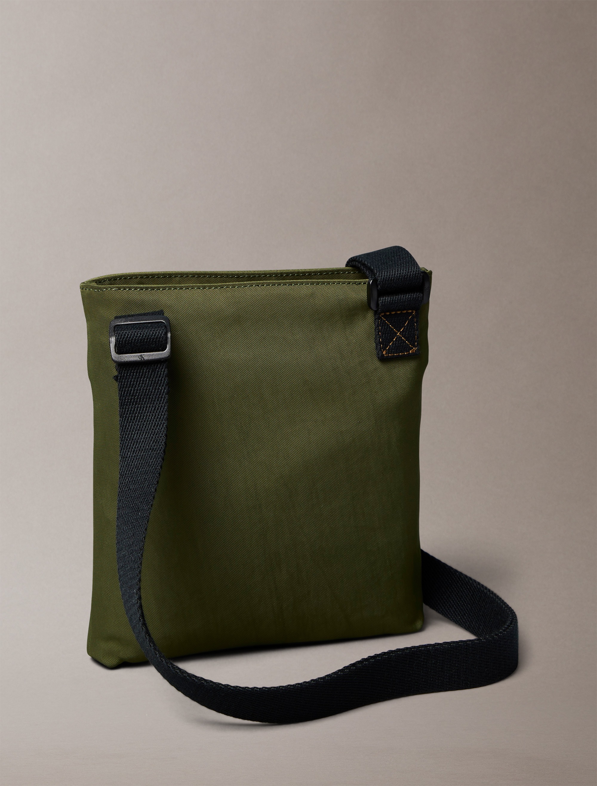 Calvin Klein Umhängetasche »BOLD FLATPACK« Crossbody Bag, Herren Schultertasche, Minibag mit CK-Logo