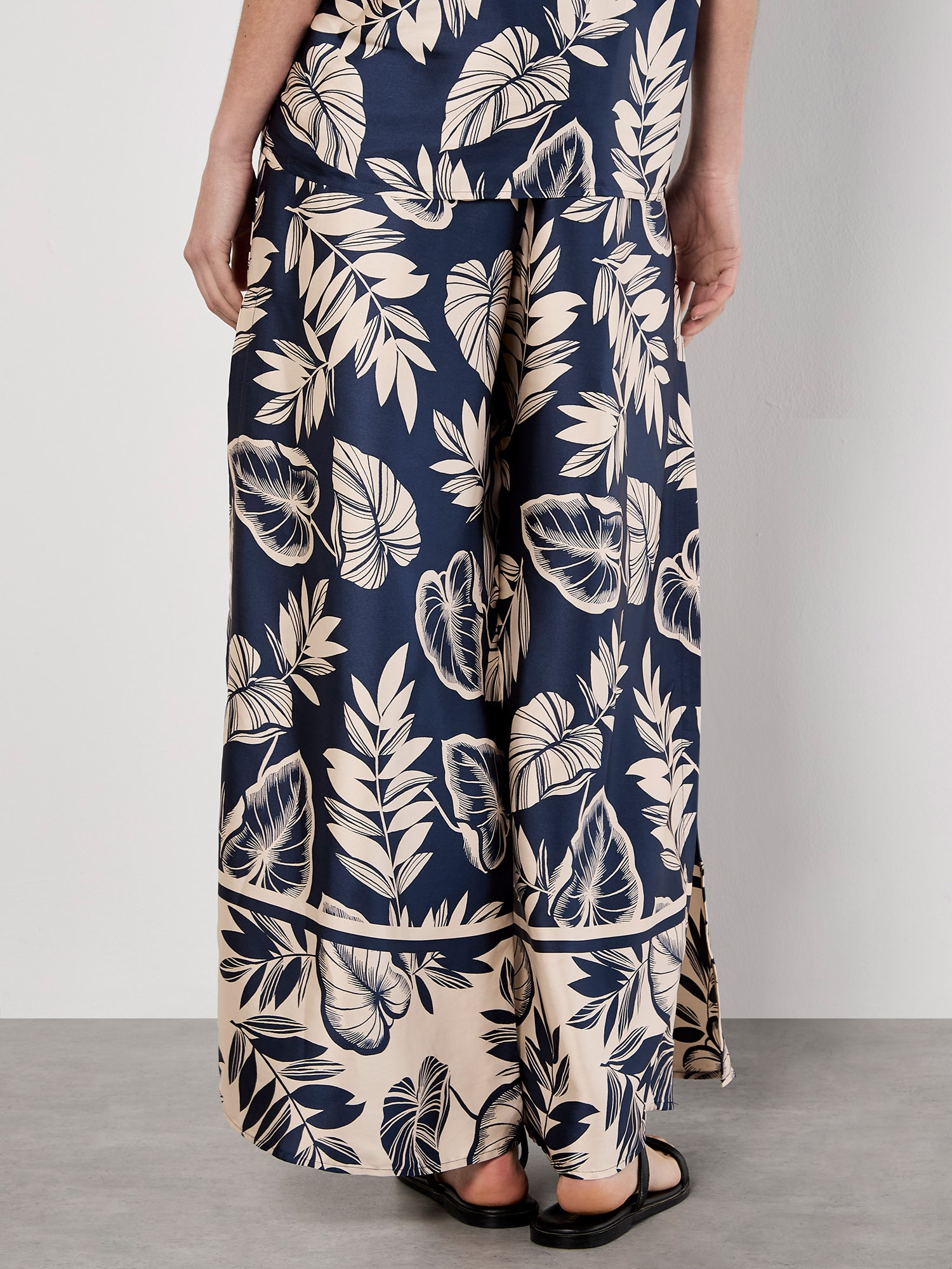 Apricot Palazzohose »Satinhose«  mit Palmenblätterdruck