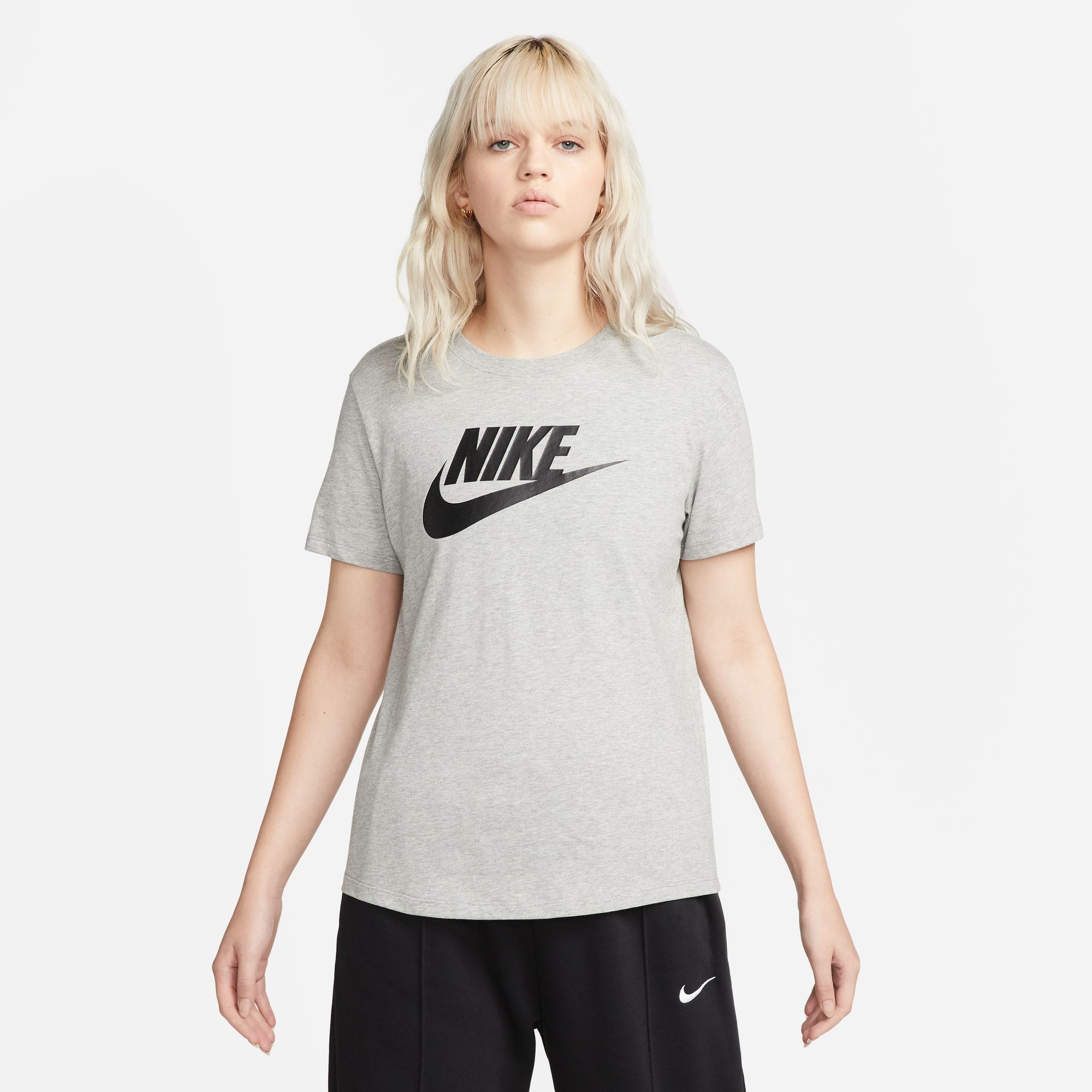 Nike Sportswear T-Shirt »Nike Sportswear Essentials Women's Logo T-Shirt« Basic Damen T-Shirt mit Logo