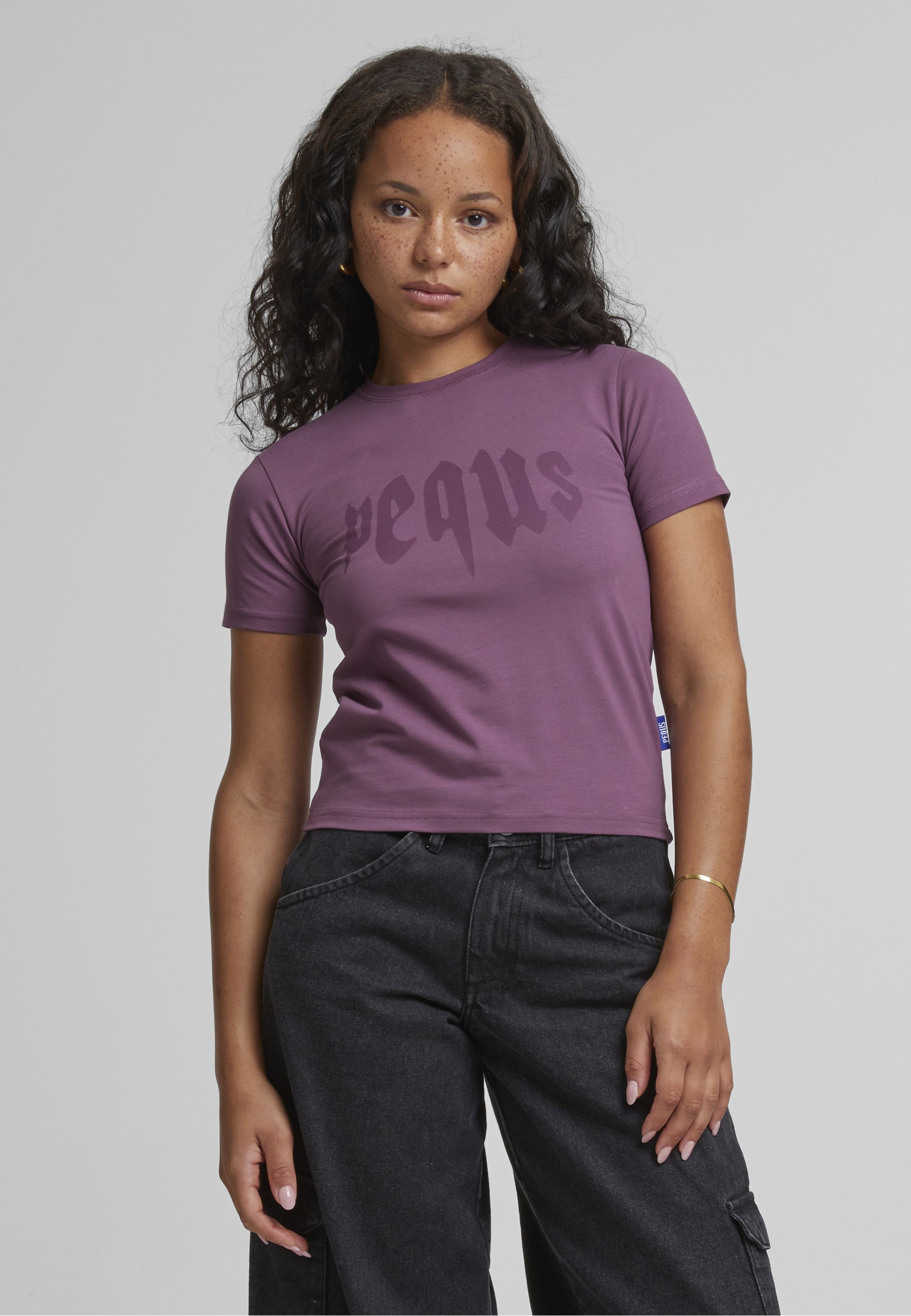 PEQUS T-Shirt »PEQUS PEQUS Fitted Mythic Logo T-shirt« 1 Stk.