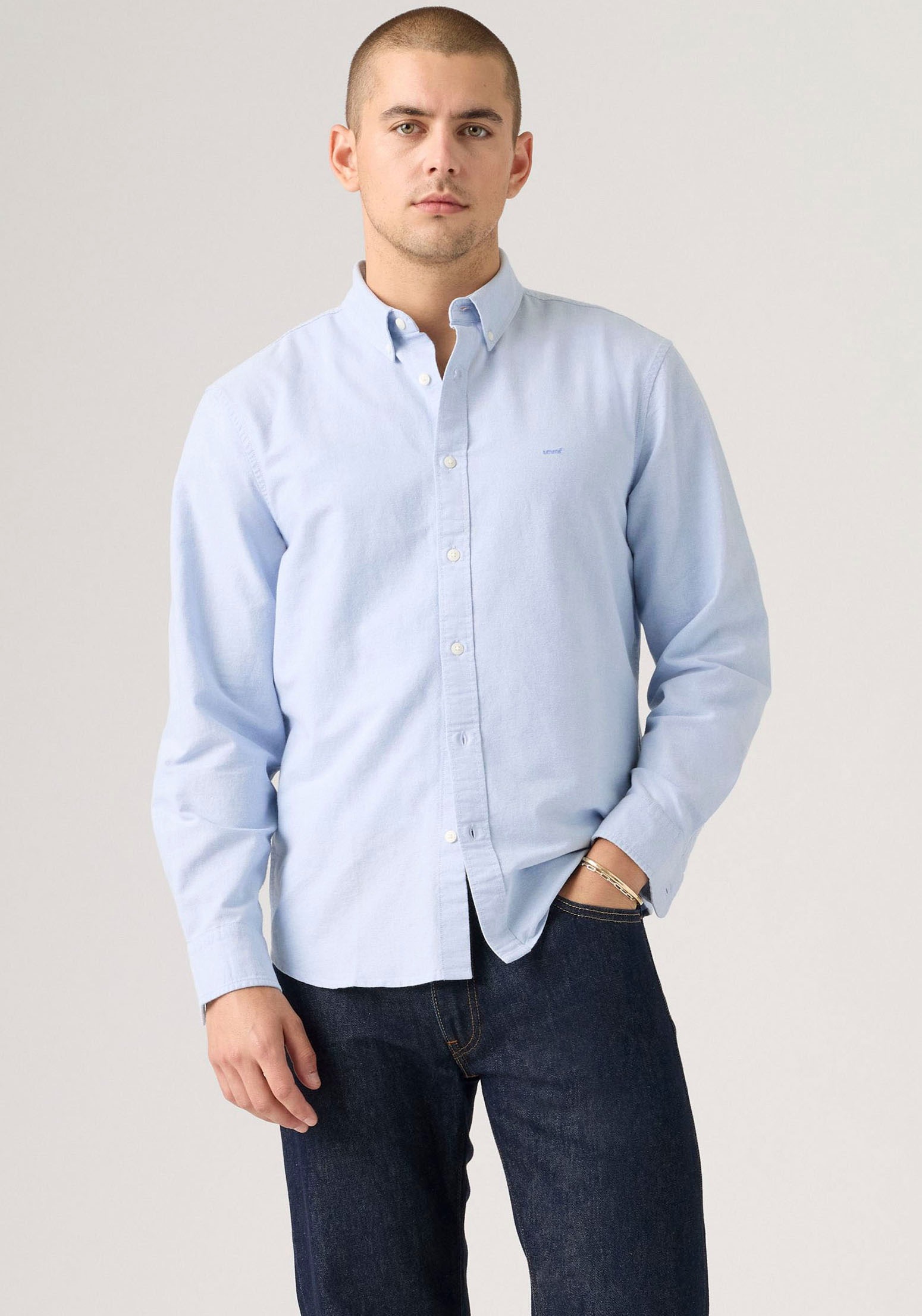 Levi's® Langarmhemd »AUTHENTIC BUTTON DOWN«, mit Ton-in-Ton Logostickerei auf der Brust