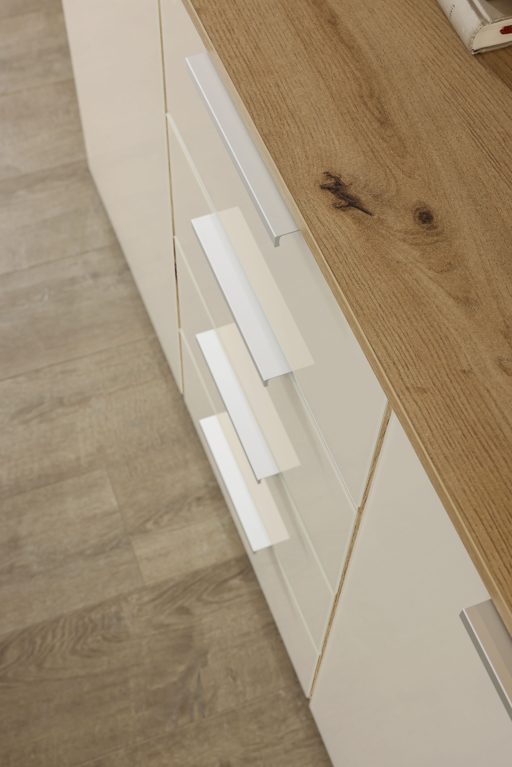 rauch Schubkastenkommode »Sideboard Kommode Kombikommode KOLUNA mit Glasfront«, (Breite 120 cm inkl. Soft-Close-Funktion), vier große Schubladen, mit insgesamt 4 Einlegeböden MADE IN GERMANY