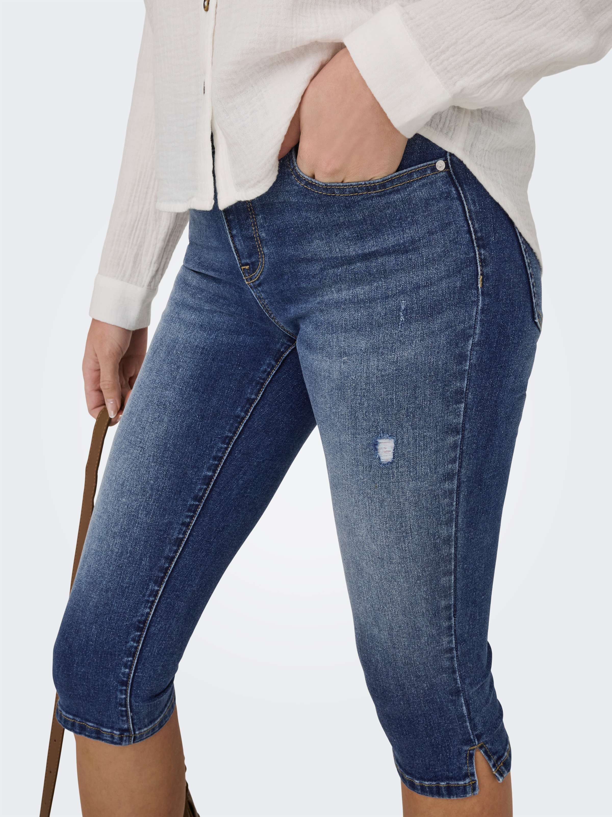 ONLY Caprijeans »ONLWAUW MID CAPRI SLIT DES DNM BOX« Materialmix, mit Destroyed Effekt