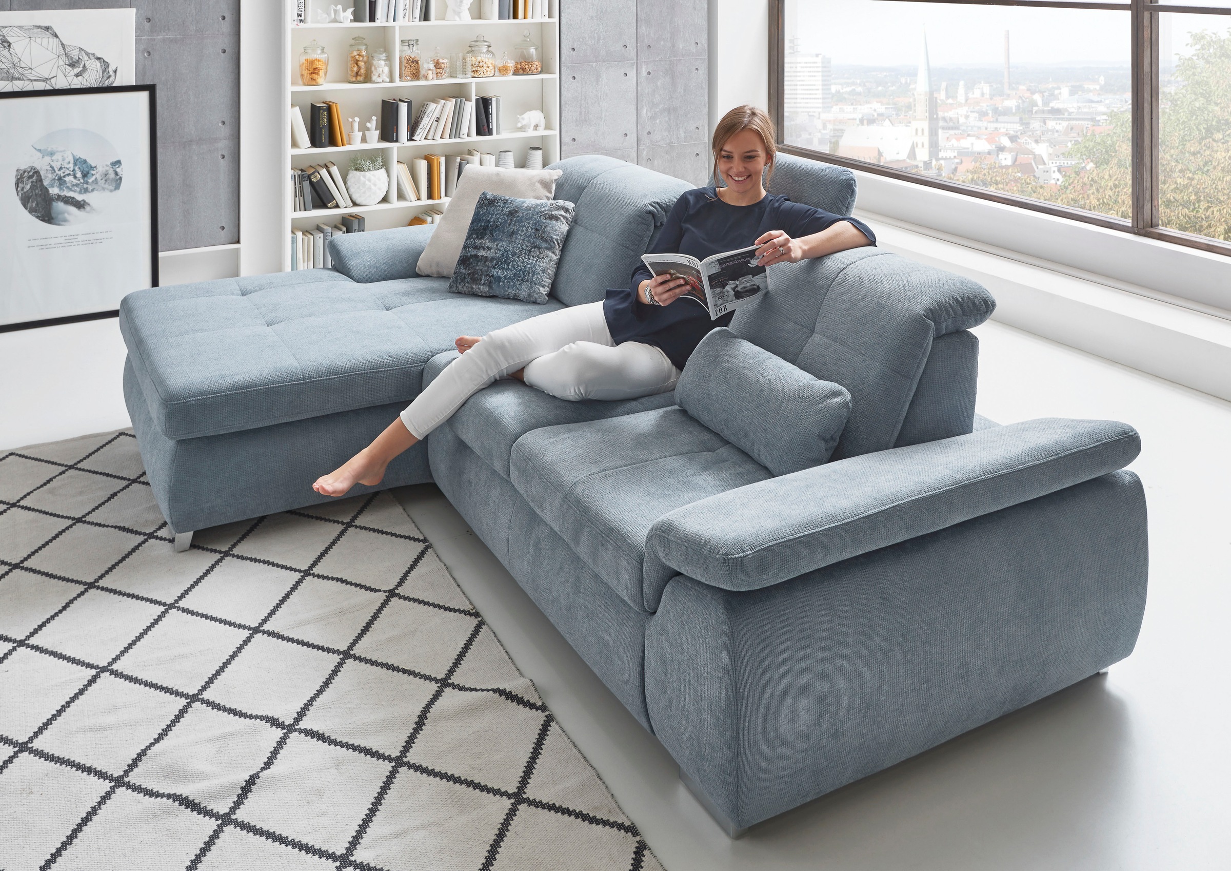 Die PlanBar Ecksofa »MP-IN16037 L-Form mit Federkern-Polsterung«, mit Sitztiefenverstellung & Zierkissen