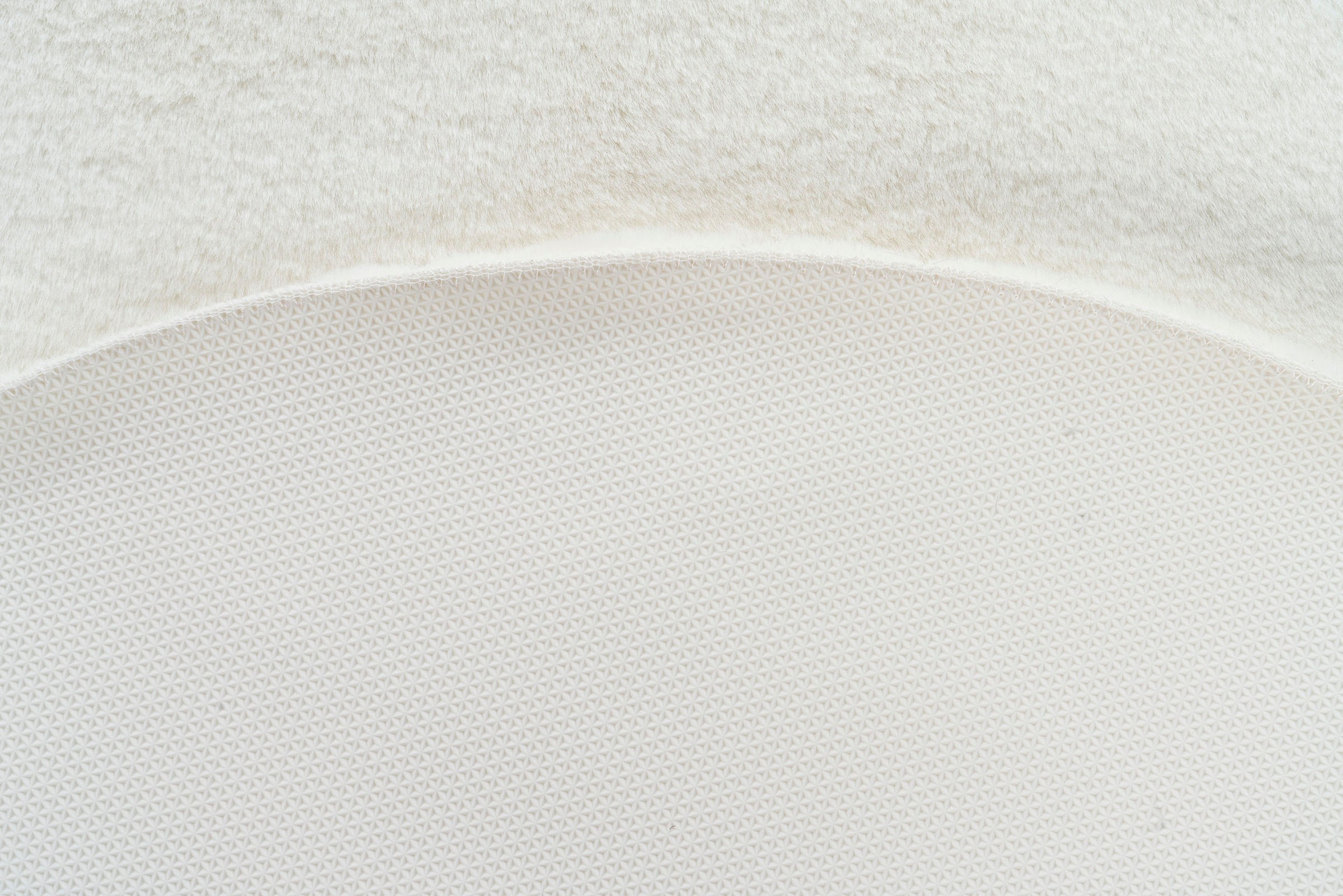 Kayoom Badematte »Rabbit Light«, rutschhemmend beschichtet, fußbodenheizungsgeeignet, weiche Kaninchenfell Haptik, Badezimmer, Kinderzimmer, Schlafzimmer