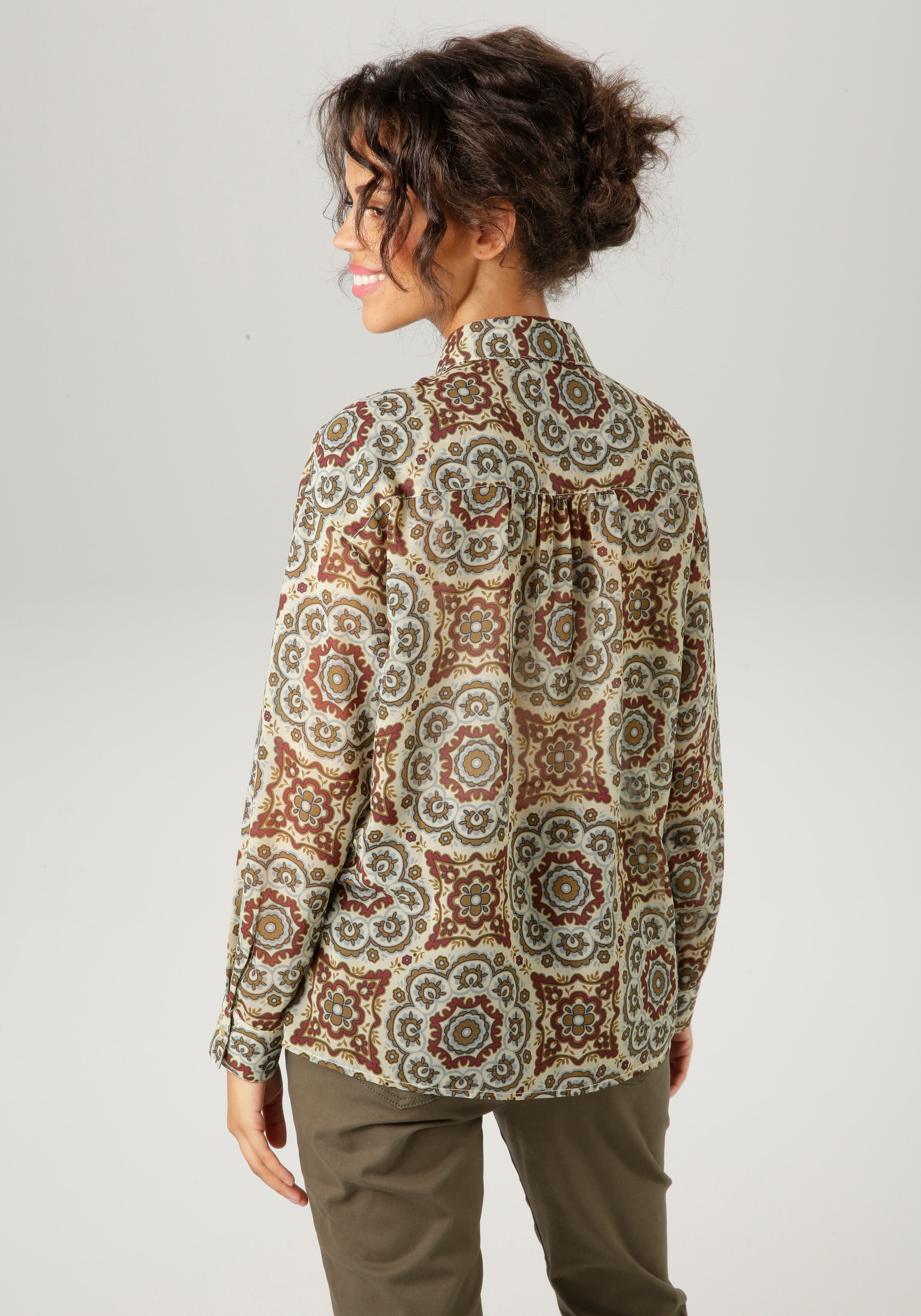 Aniston CASUAL Hemdbluse, mit fantasievollem Mandala-Druck