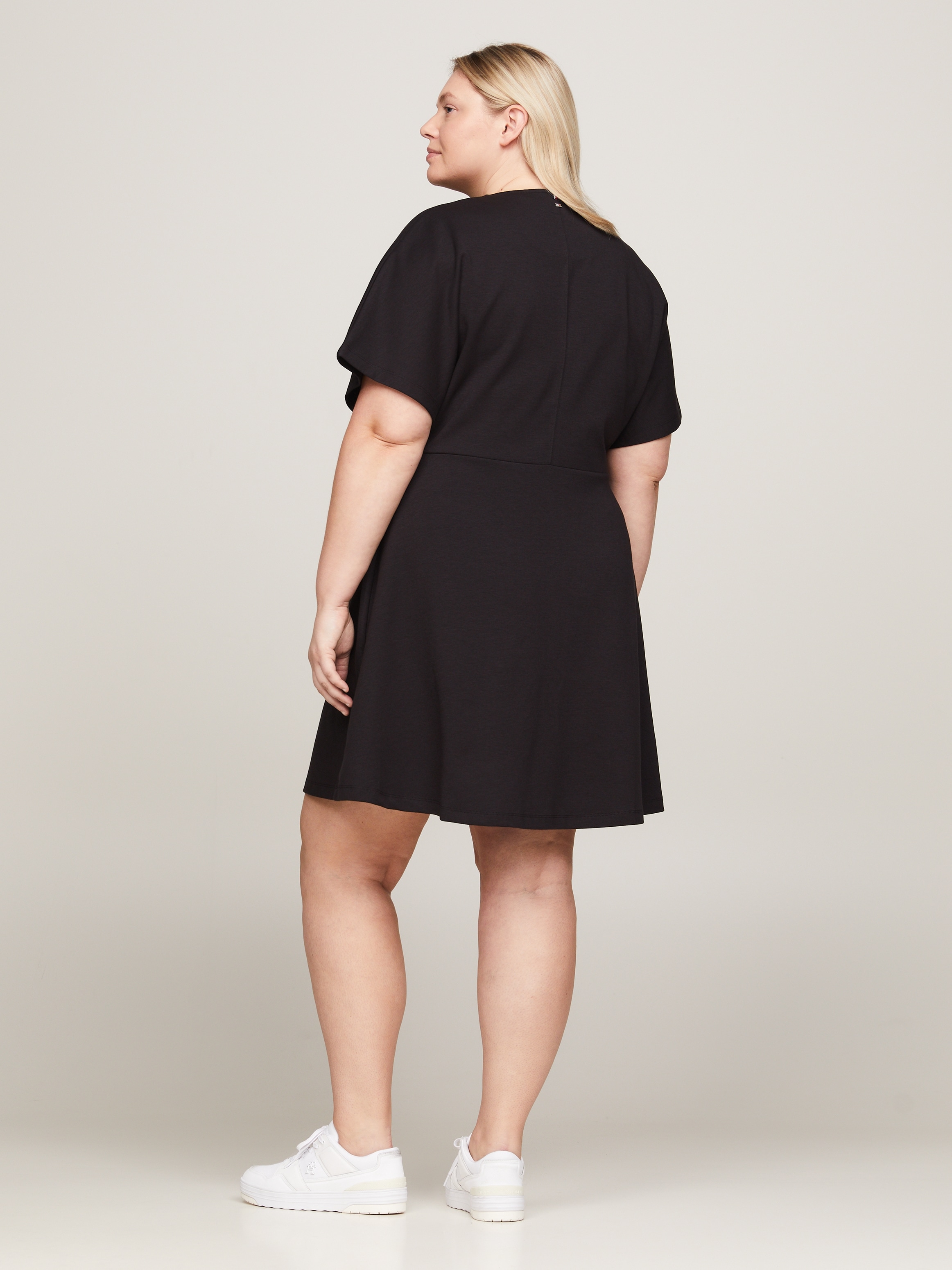 Tommy Hilfiger Curve Blusenkleid "CRV F&F C-NK TSHIRT DRESS SS", Große Größ günstig online kaufen