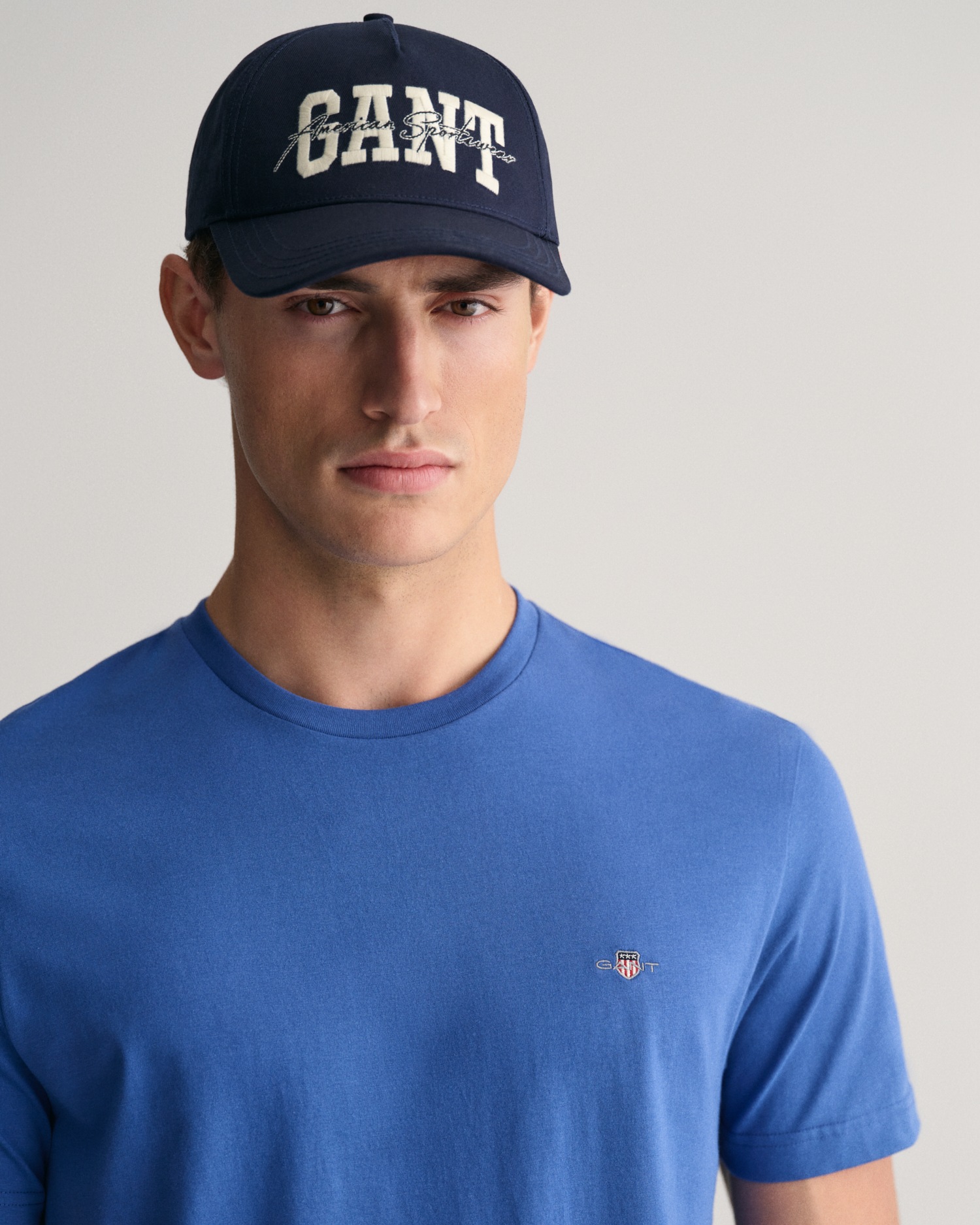 Thumbnail - Gant T-Shirt "REG SHIELD SS T-SHIRT", mit Logostickerei auf der Brust