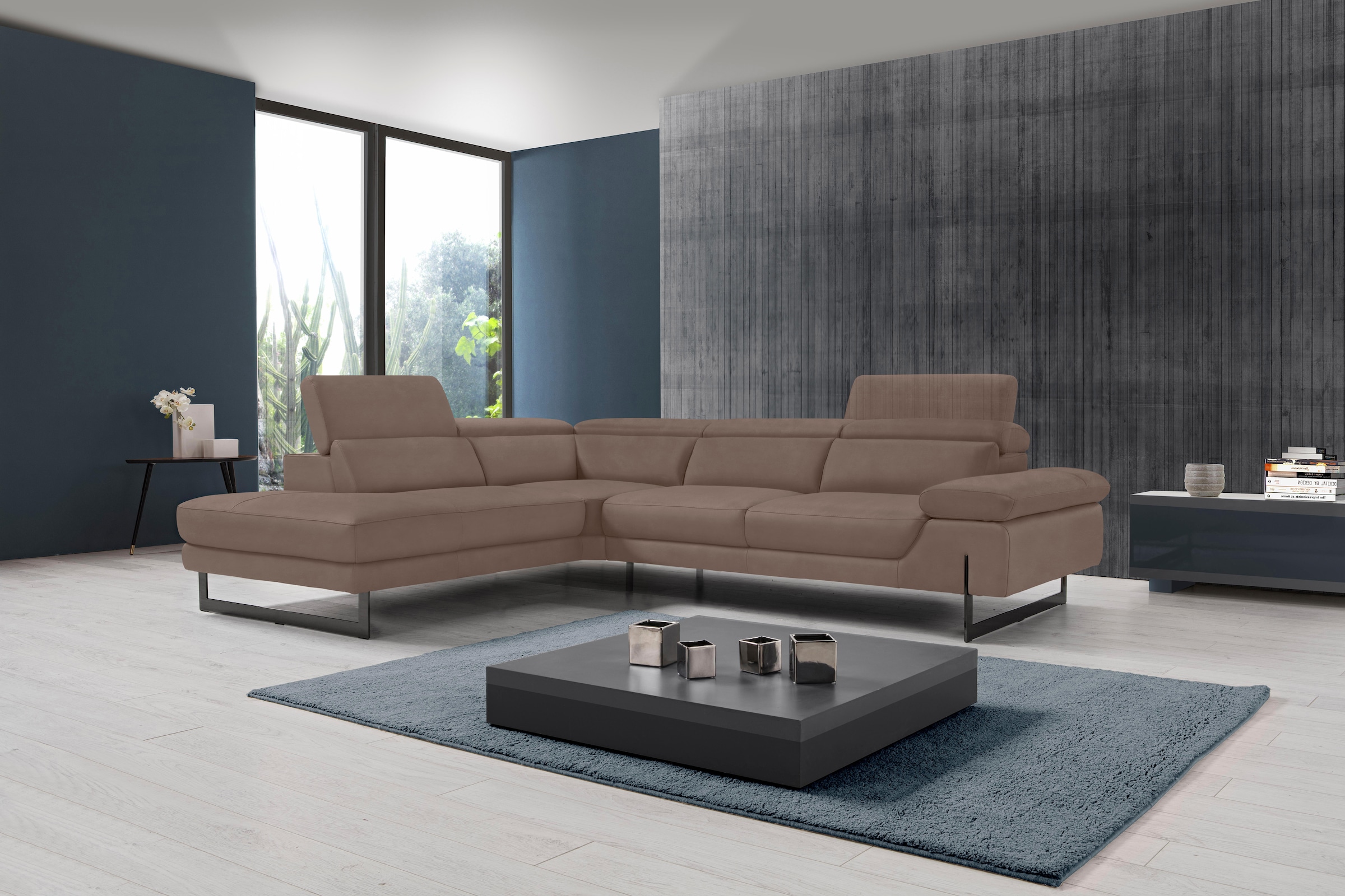 Egoitaliano Ecksofa "Queenie, extravagantes Sofa mit erstklassigem Sitzkomfort, L-Form" mit verstellbarer Armlehne und Kopfteilen für Wohlfühlkomfort