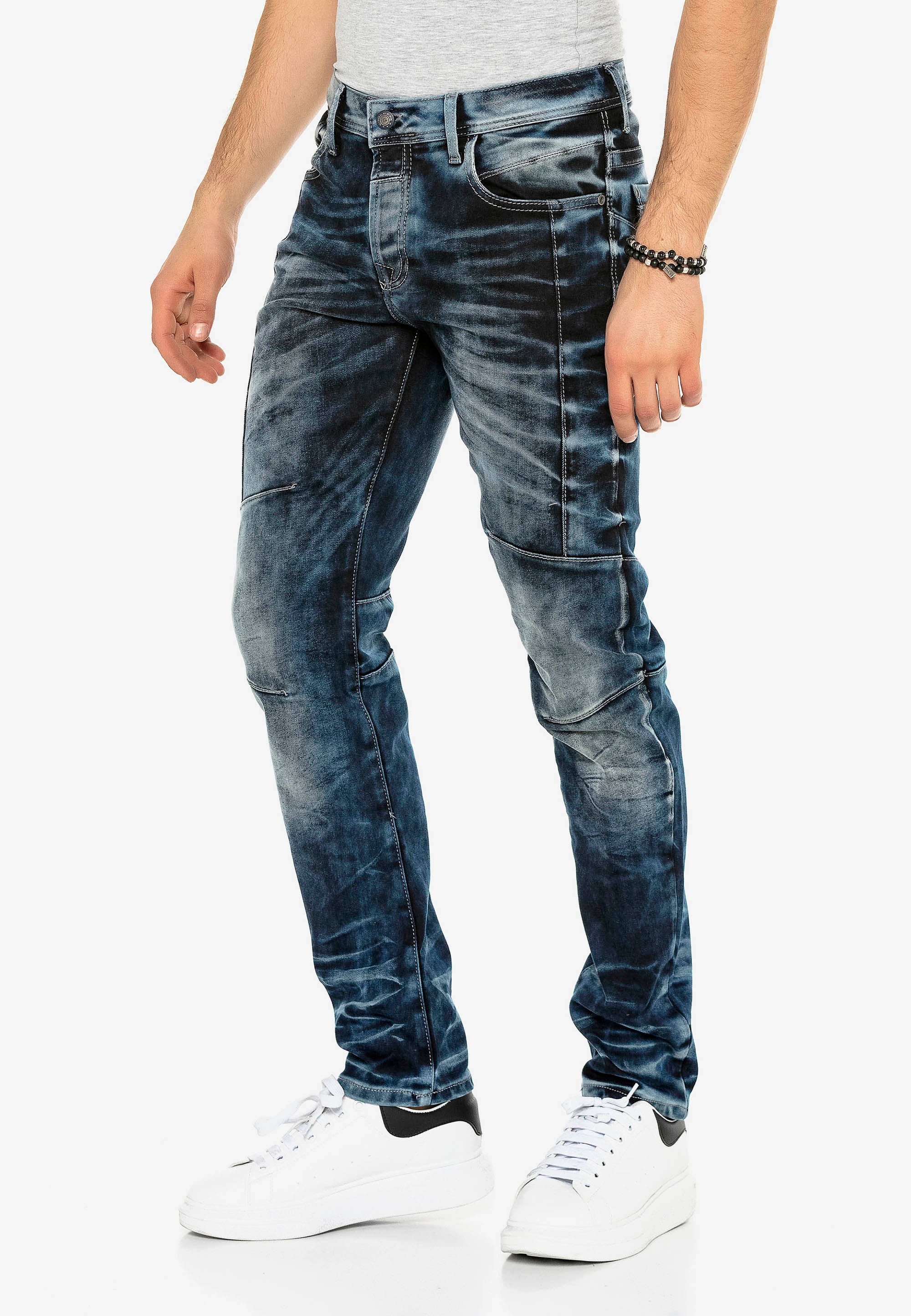 Cipo & Baxx Bequeme Jeans »CD286«, mit cooler Waschung und Ziernähten