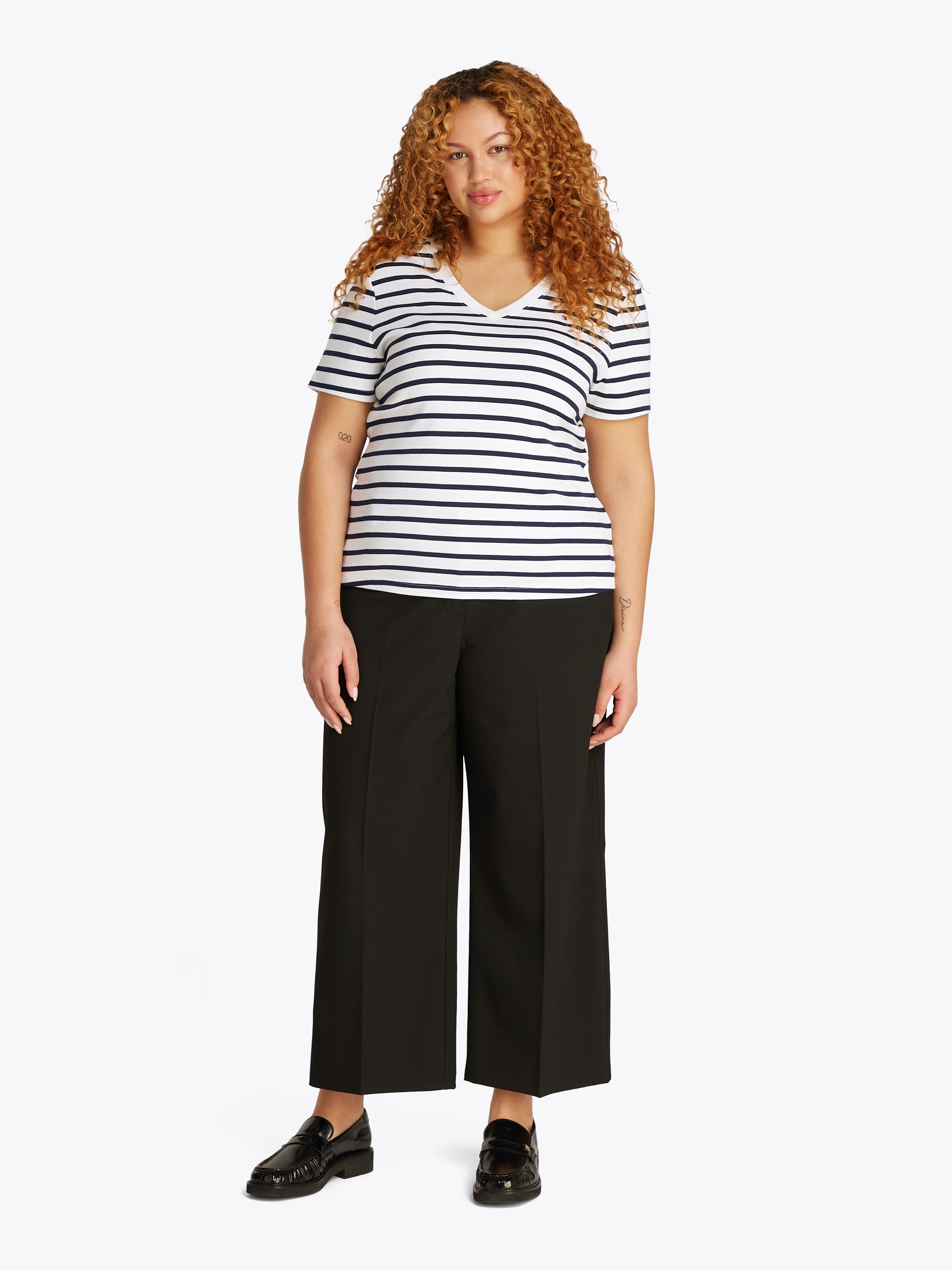 Tommy Hilfiger Curve V-Shirt »CRV SLIM CODY V-NK SS«, in Großen Größen
