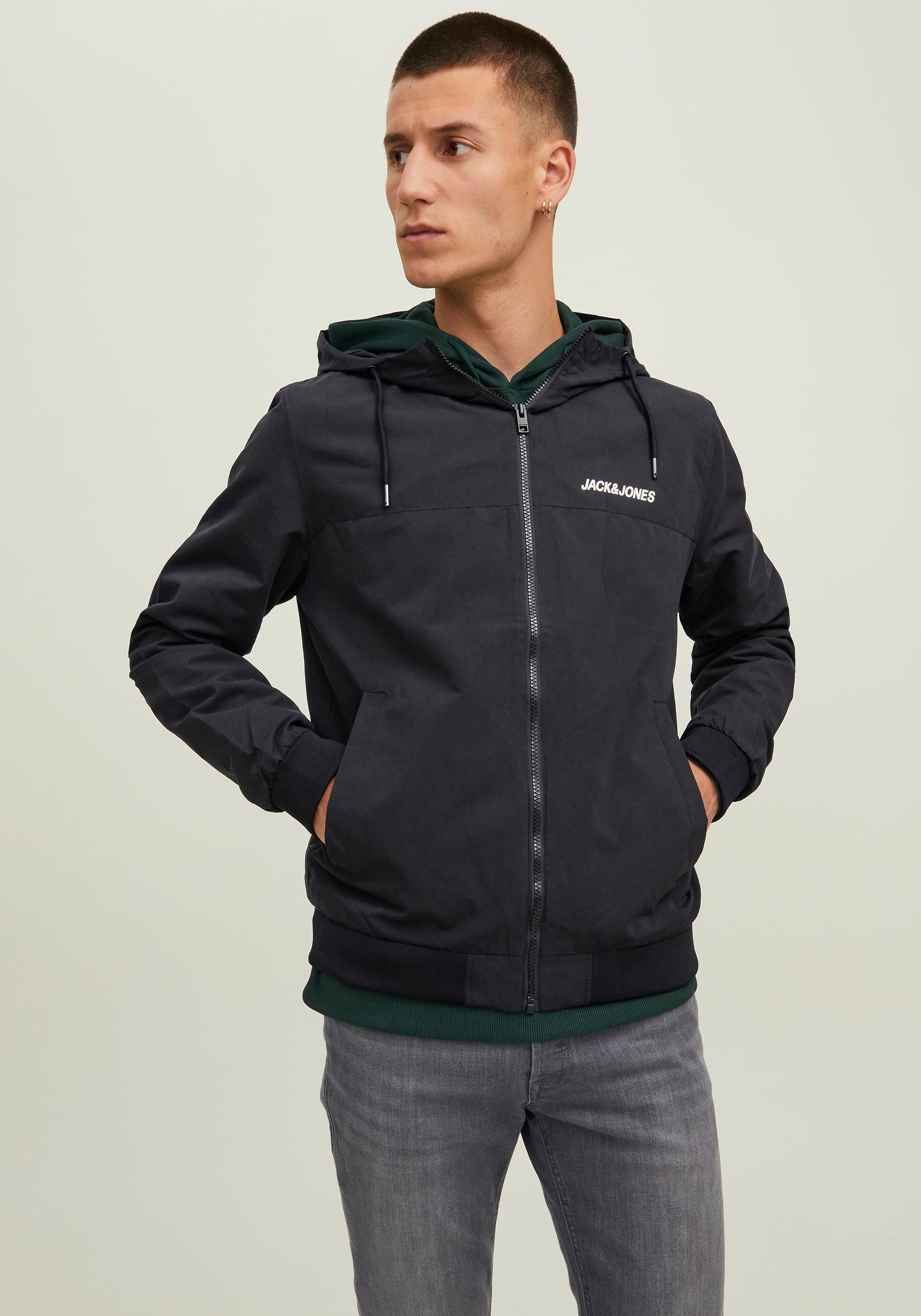 Jack & Jones Windbreaker »RUSH BLOCKING HOOD BOMBER«, mit Kapuze