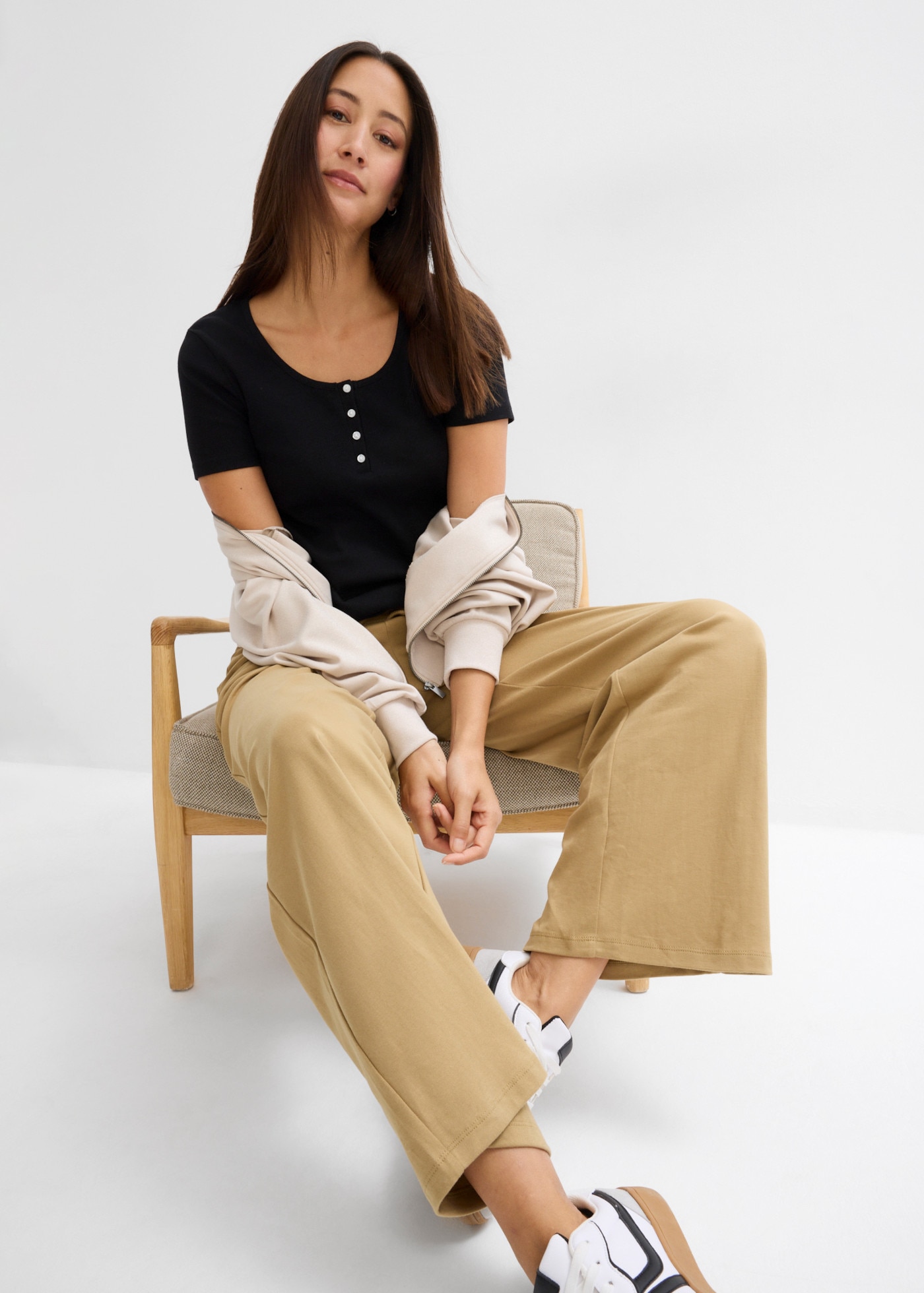 bonprix Henleyshirt aus Baumwolle mit Elasthan, schmale Passform, Kurzarm-Design